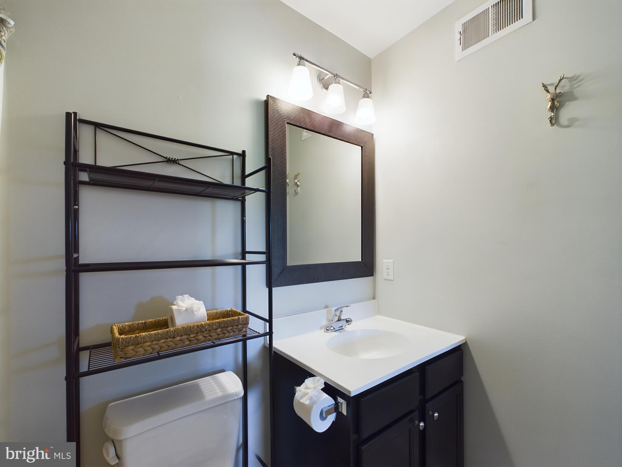 ARROWHEAD  LAKES - Residential