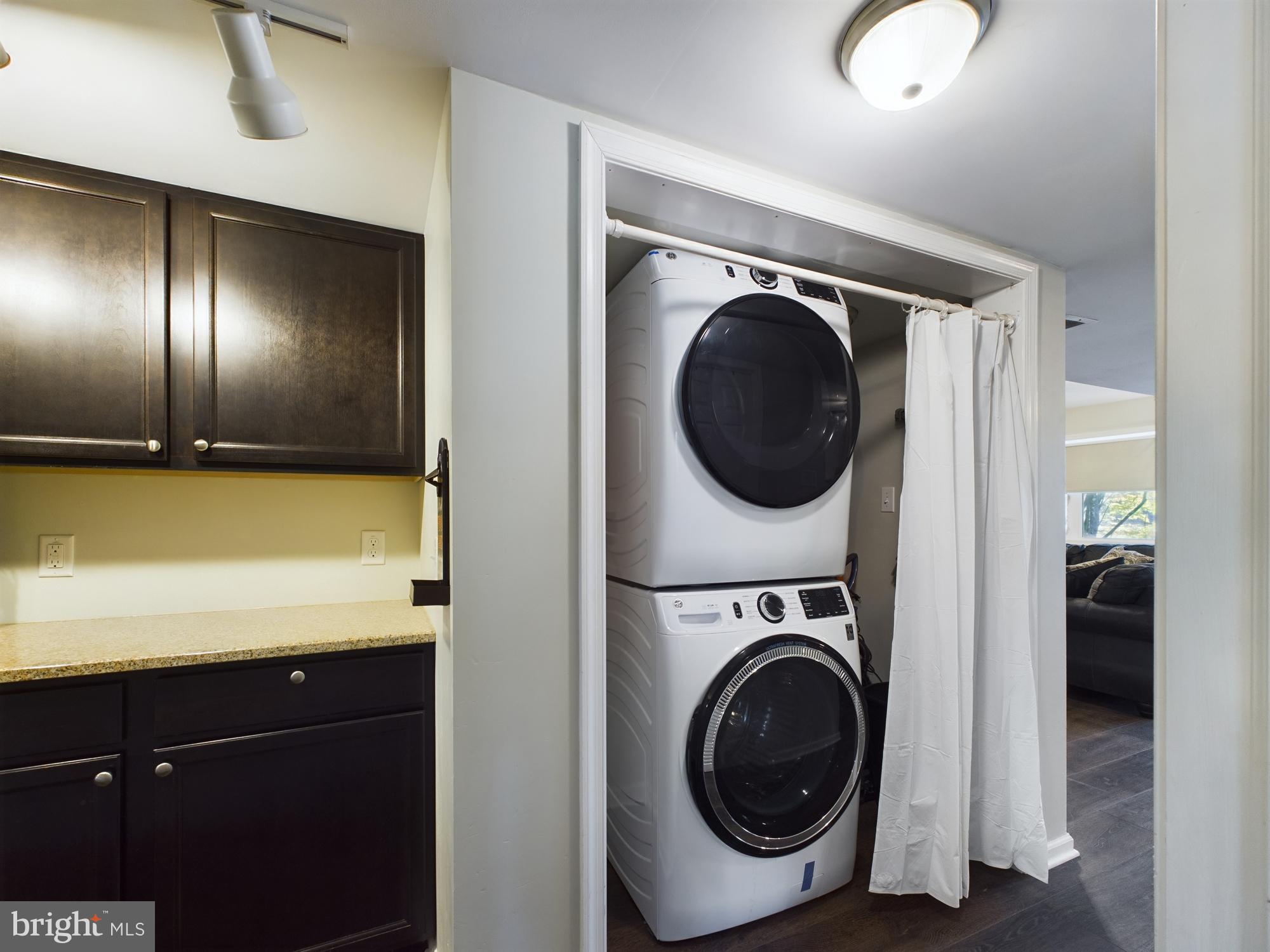 ARROWHEAD  LAKES - Residential