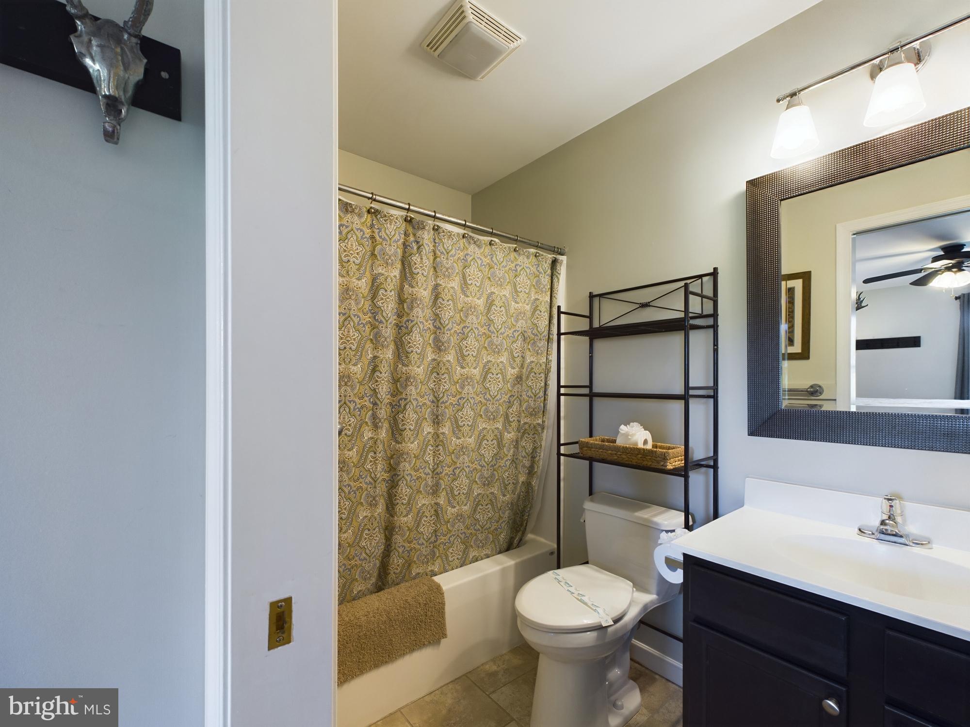 ARROWHEAD  LAKES - Residential