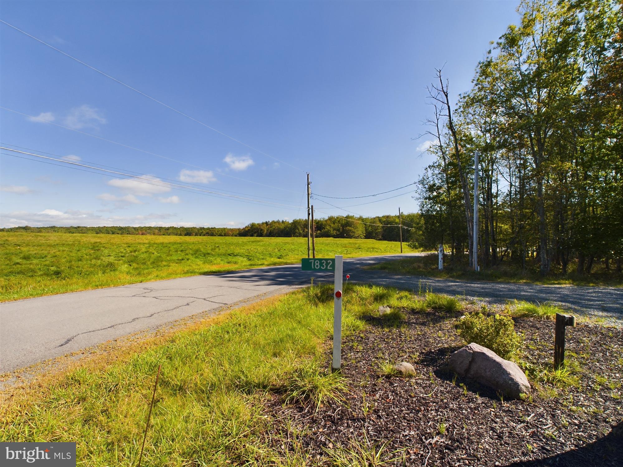 ARROWHEAD  LAKES - Residential