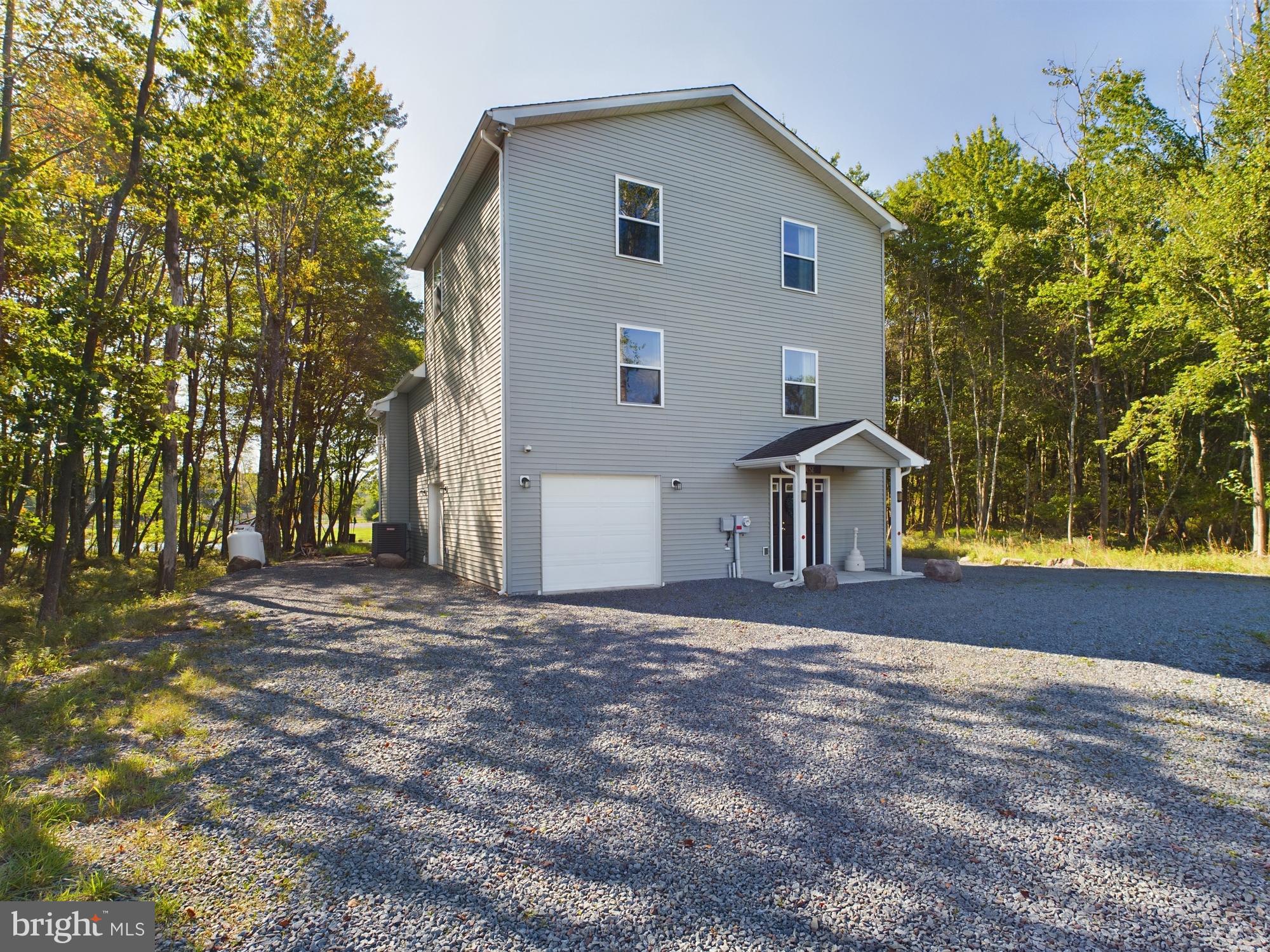 ARROWHEAD  LAKES - Residential