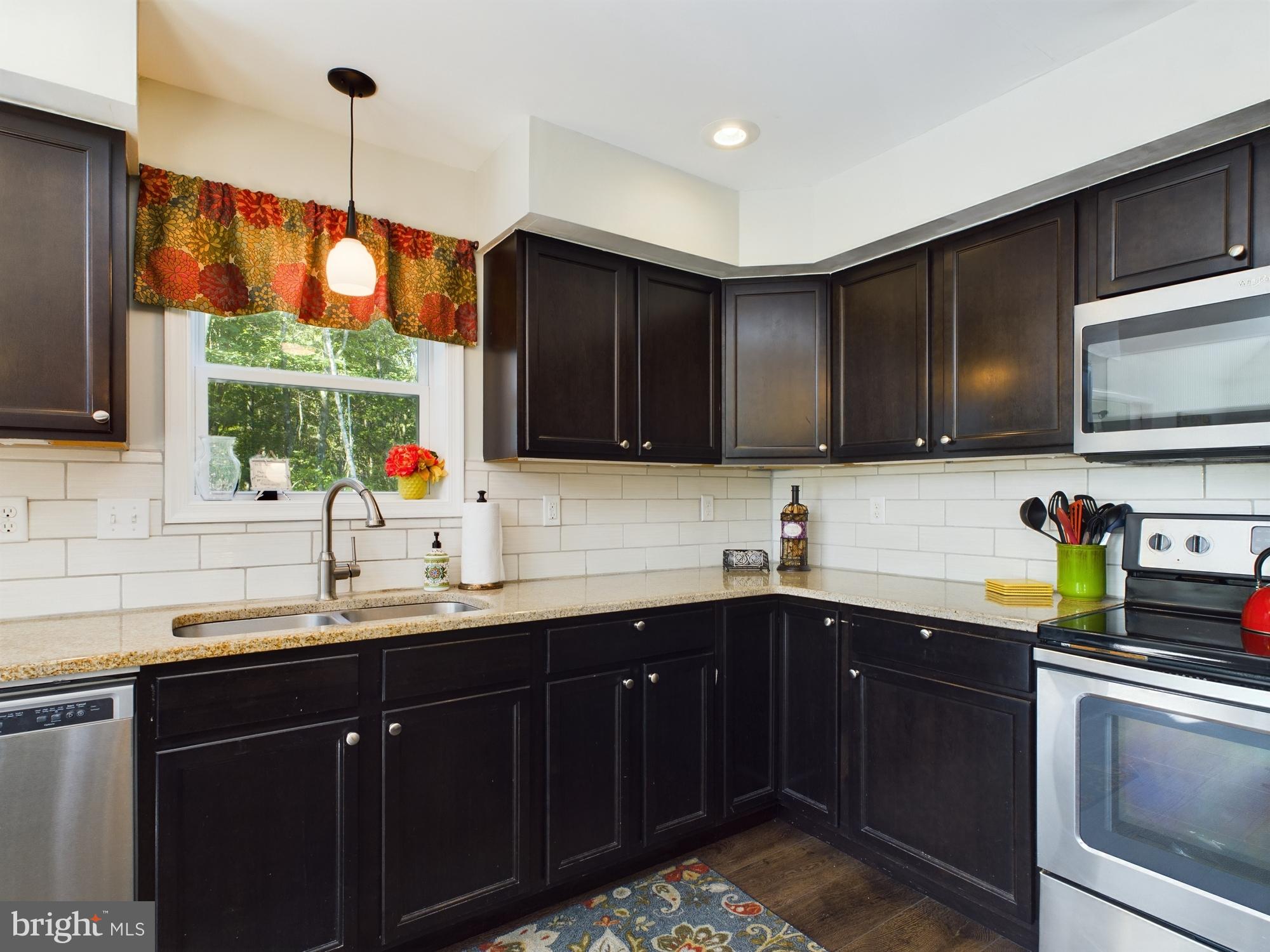 ARROWHEAD  LAKES - Residential