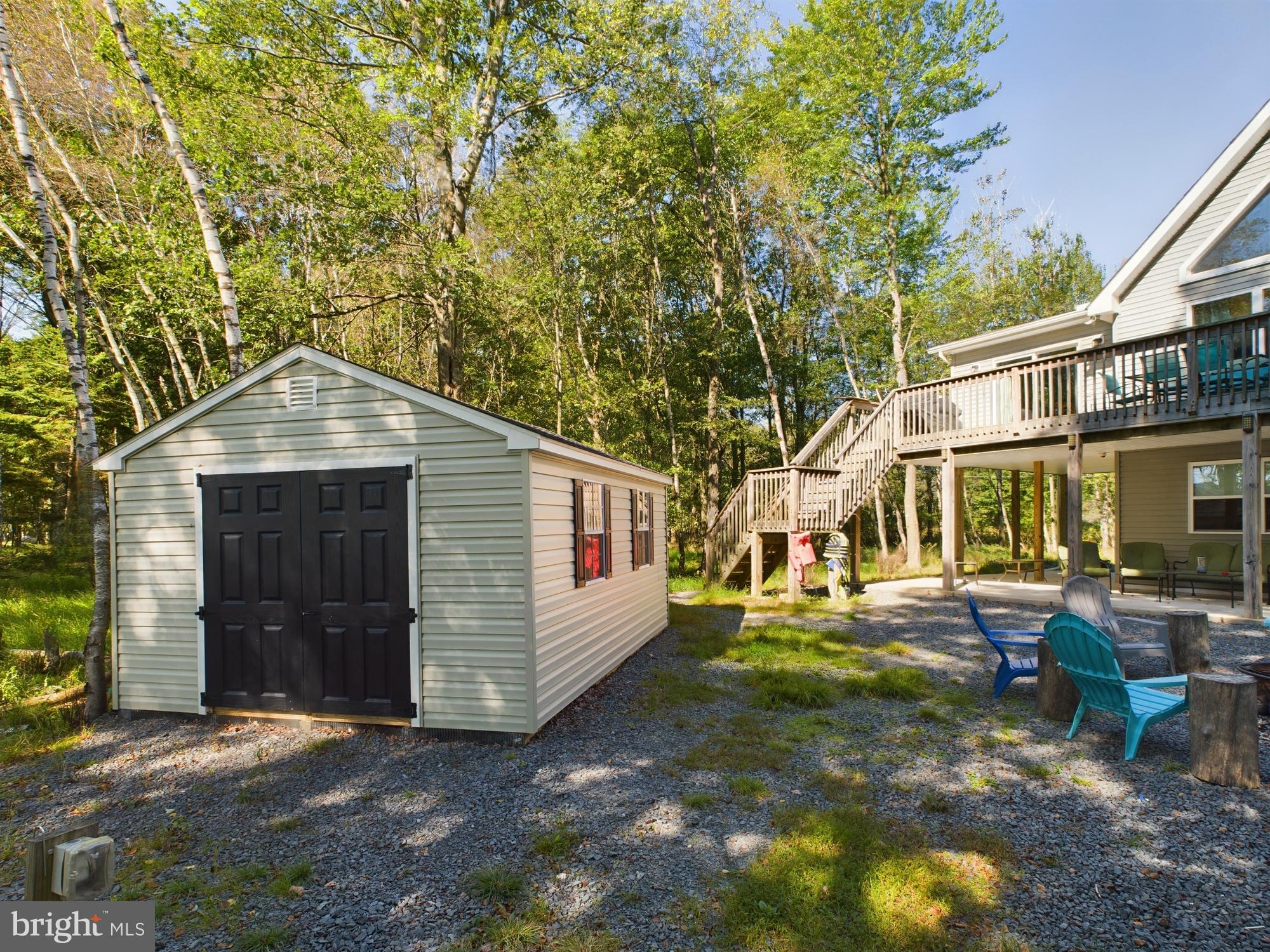 ARROWHEAD  LAKES - Residential