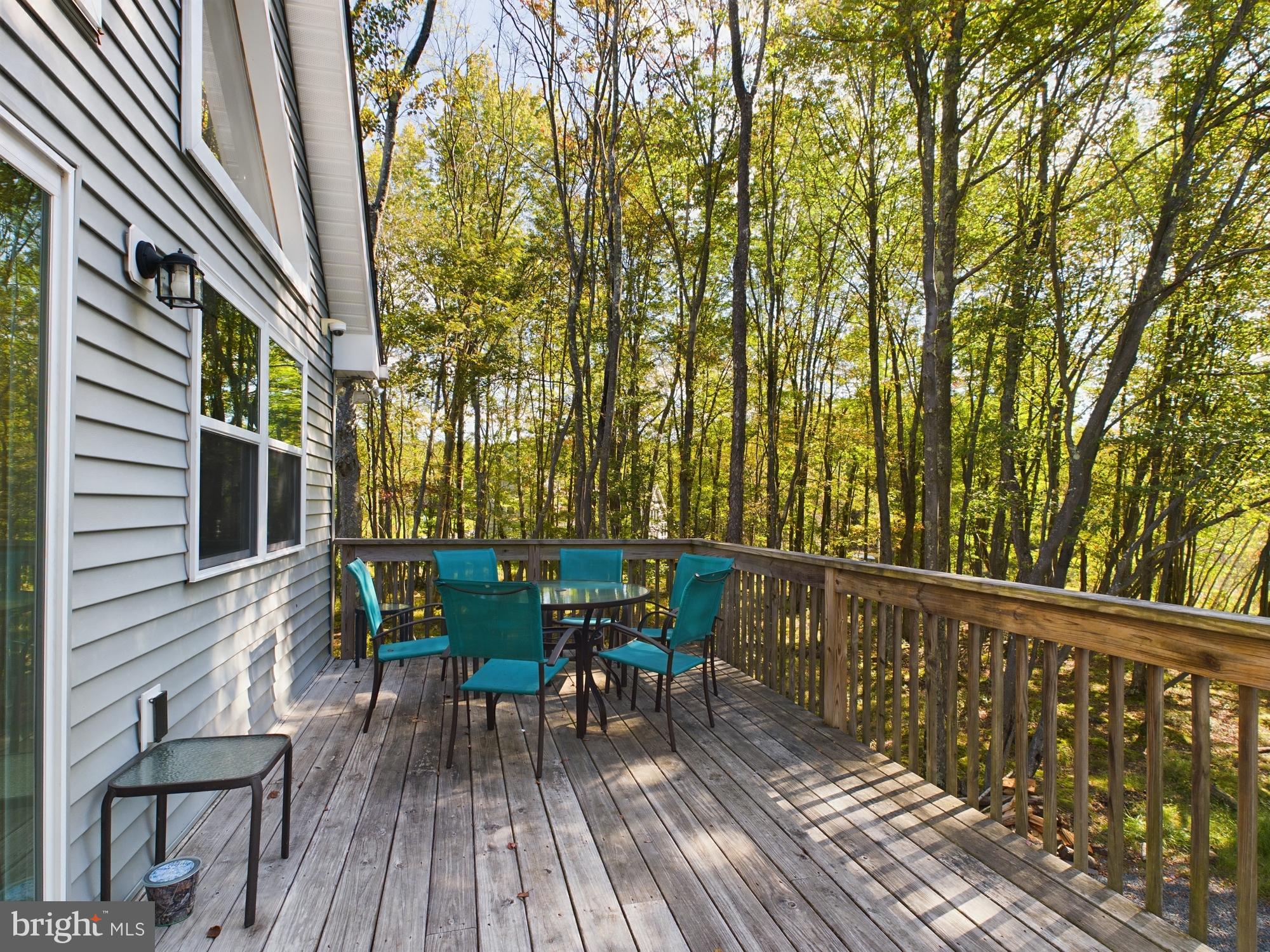 ARROWHEAD  LAKES - Residential