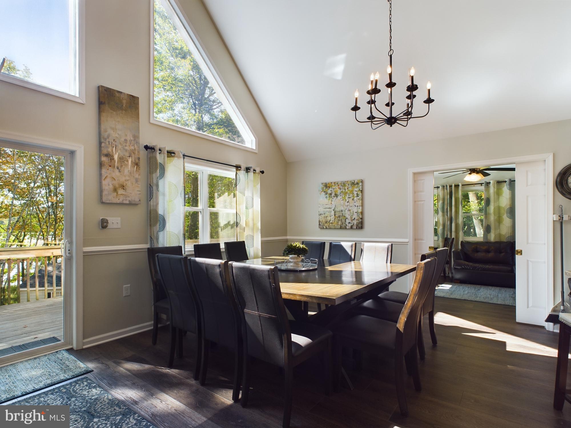 ARROWHEAD  LAKES - Residential