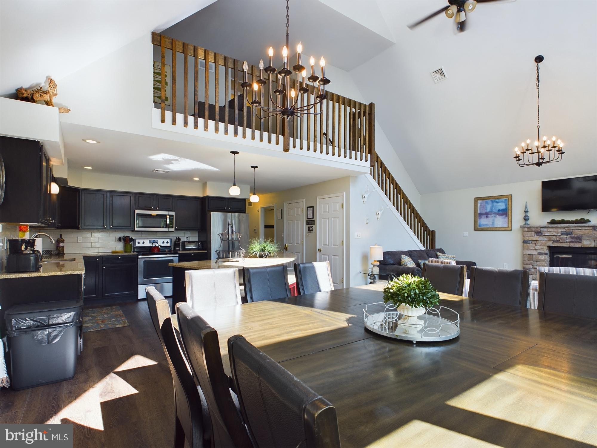 ARROWHEAD  LAKES - Residential