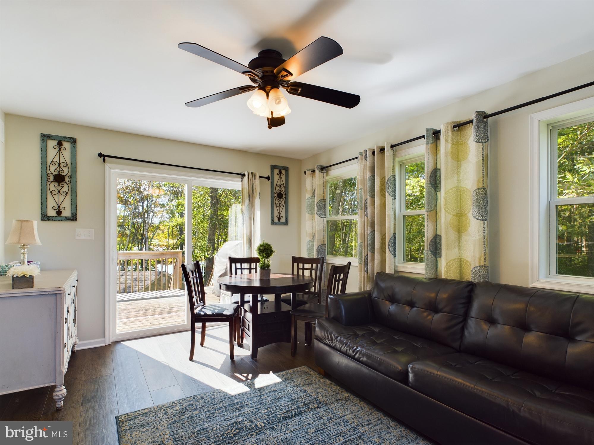 ARROWHEAD  LAKES - Residential