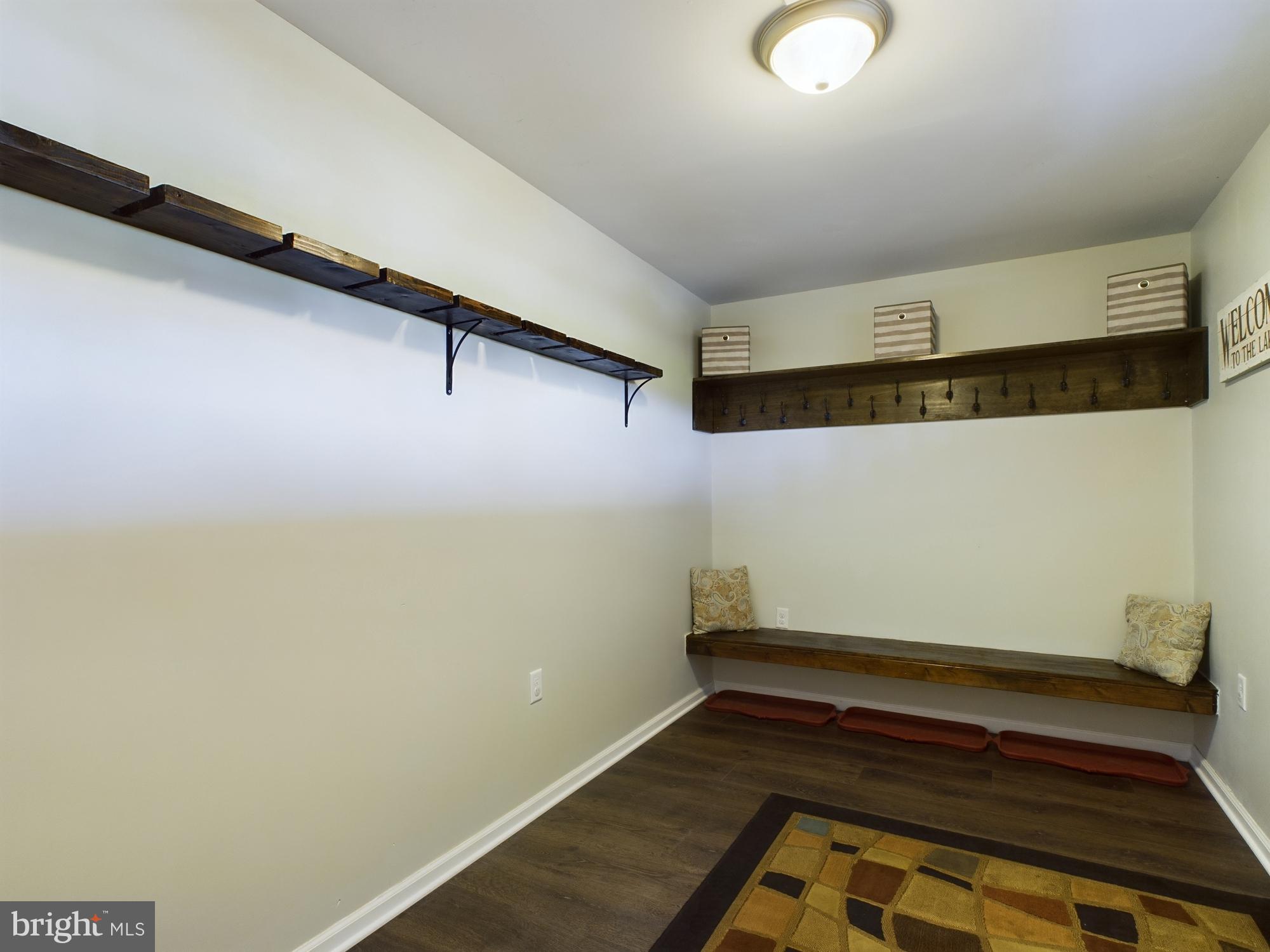 ARROWHEAD  LAKES - Residential