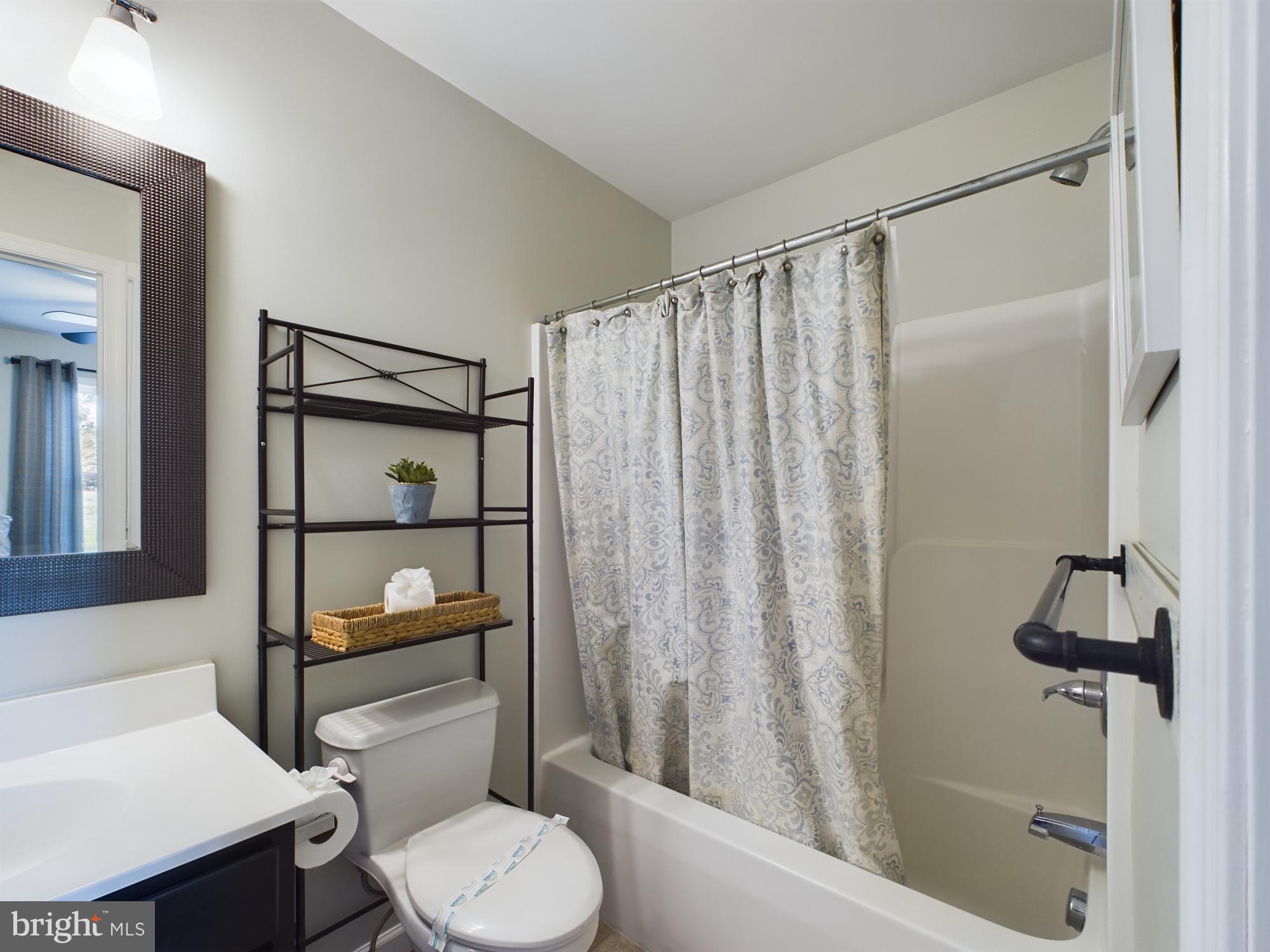 ARROWHEAD  LAKES - Residential