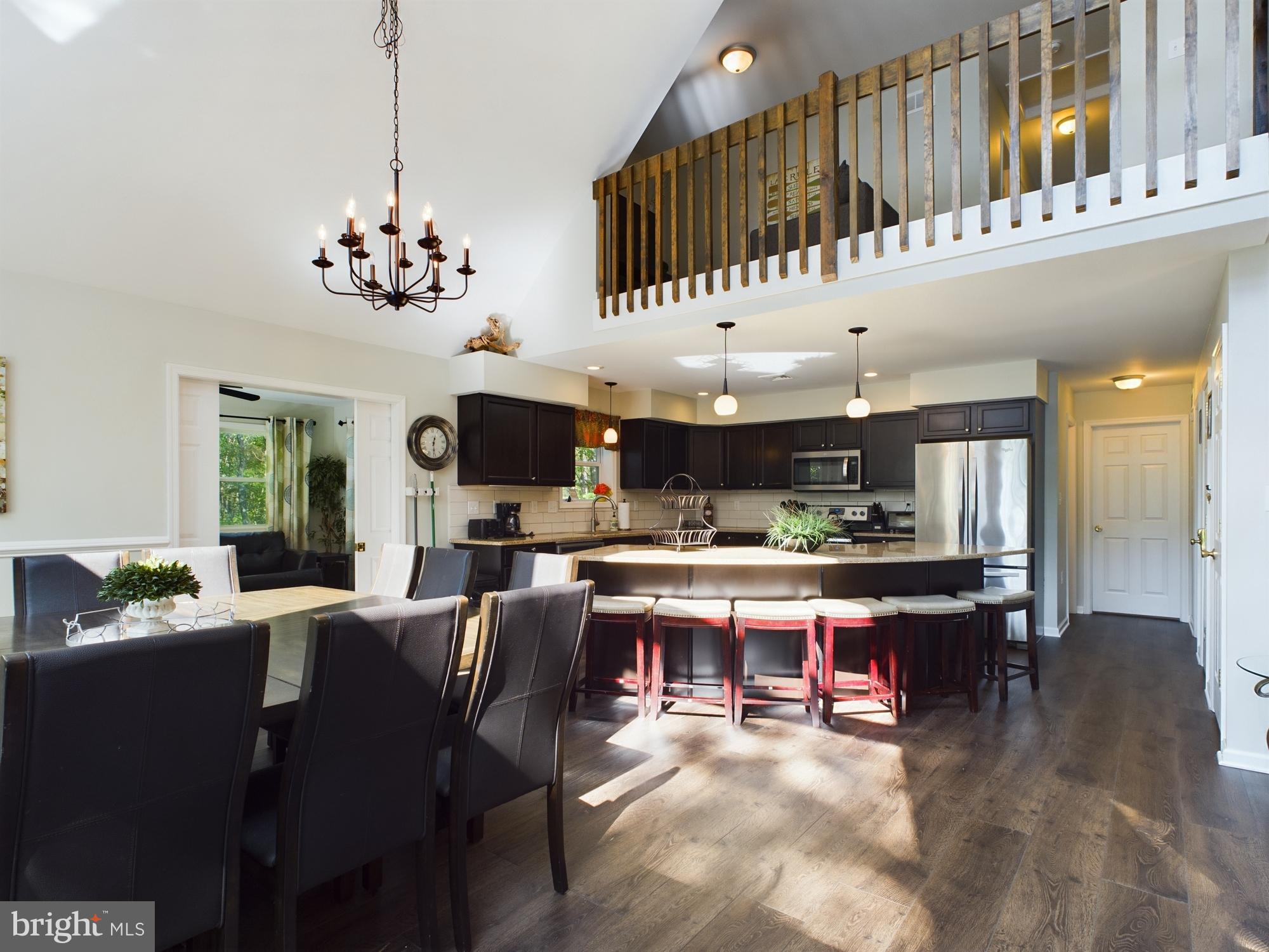 ARROWHEAD  LAKES - Residential