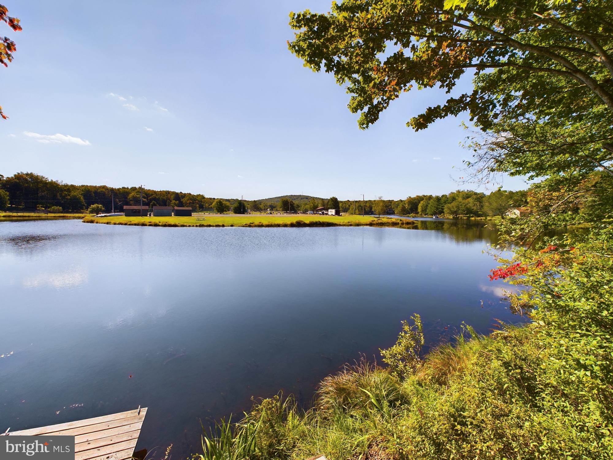 ARROWHEAD  LAKES - Residential