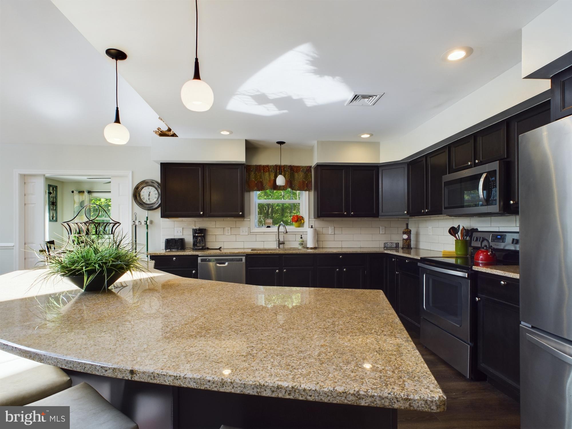 ARROWHEAD  LAKES - Residential