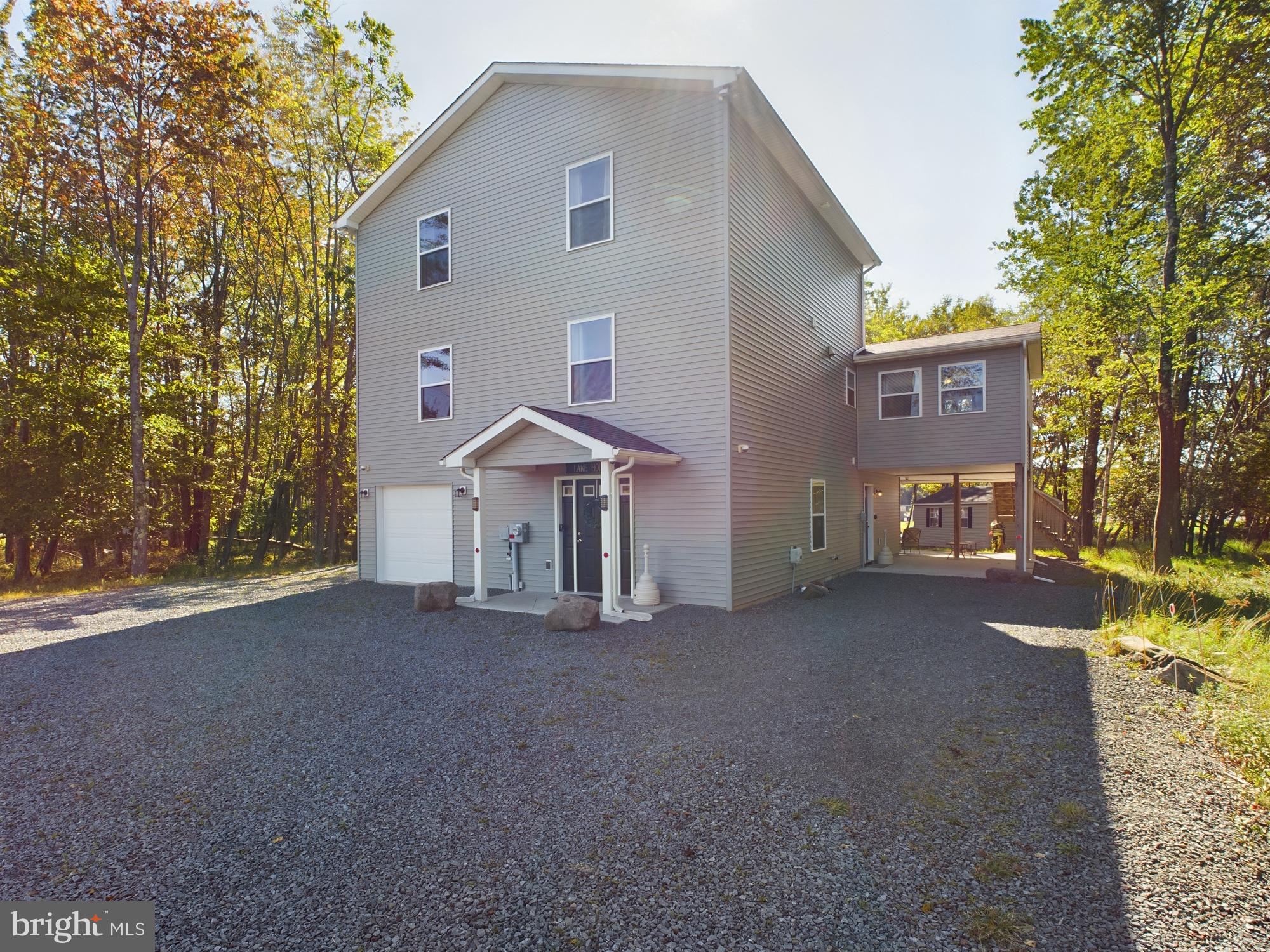 ARROWHEAD  LAKES - Residential