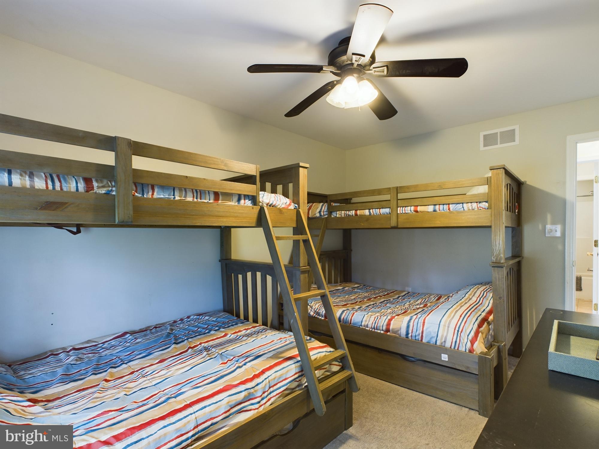 ARROWHEAD  LAKES - Residential