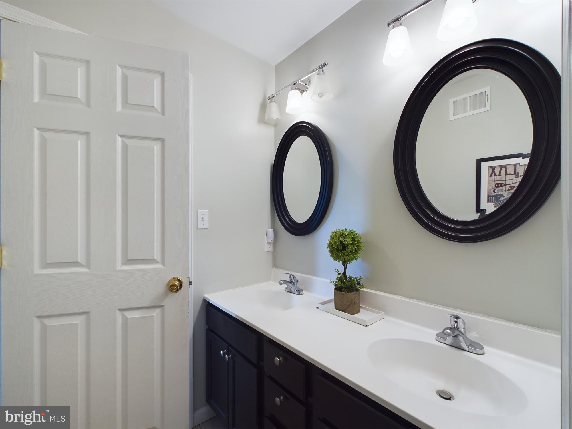 ARROWHEAD  LAKES - Residential