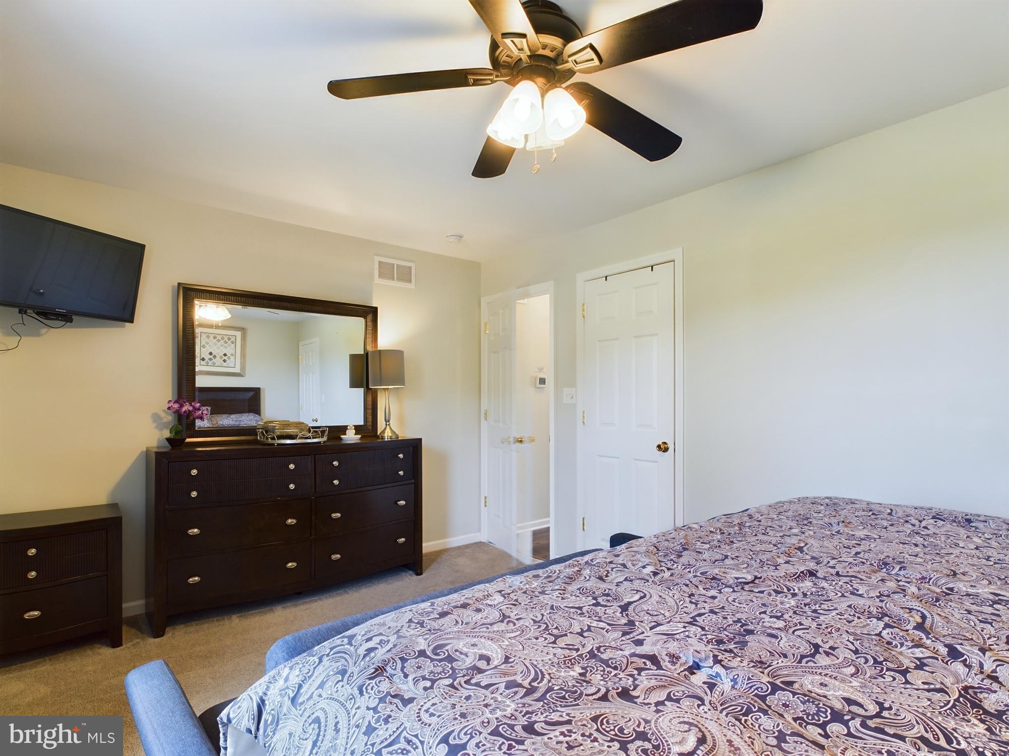 ARROWHEAD  LAKES - Residential