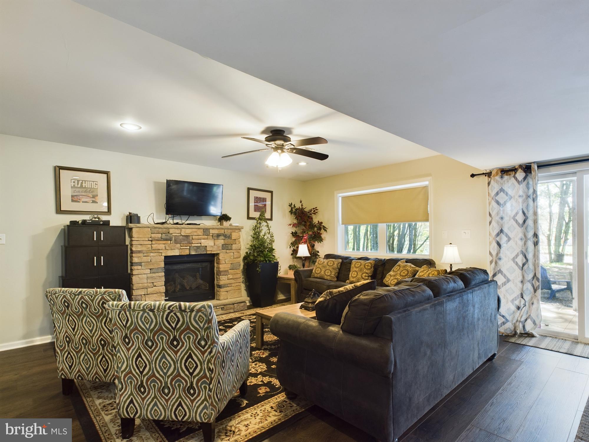 ARROWHEAD  LAKES - Residential