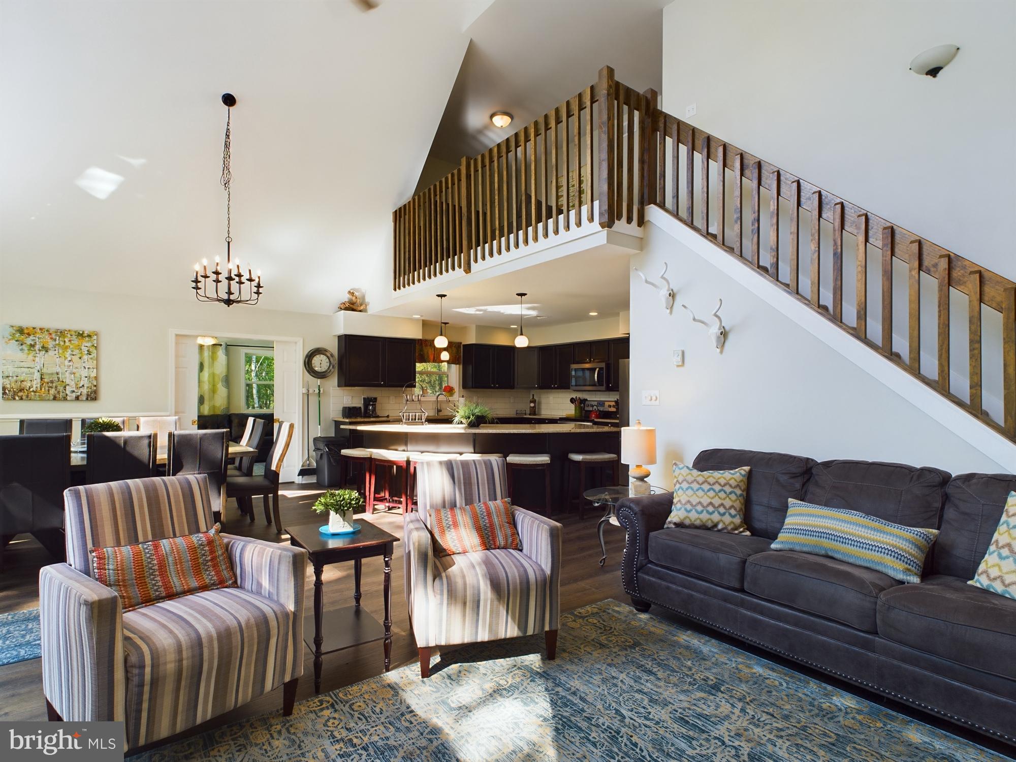 ARROWHEAD  LAKES - Residential