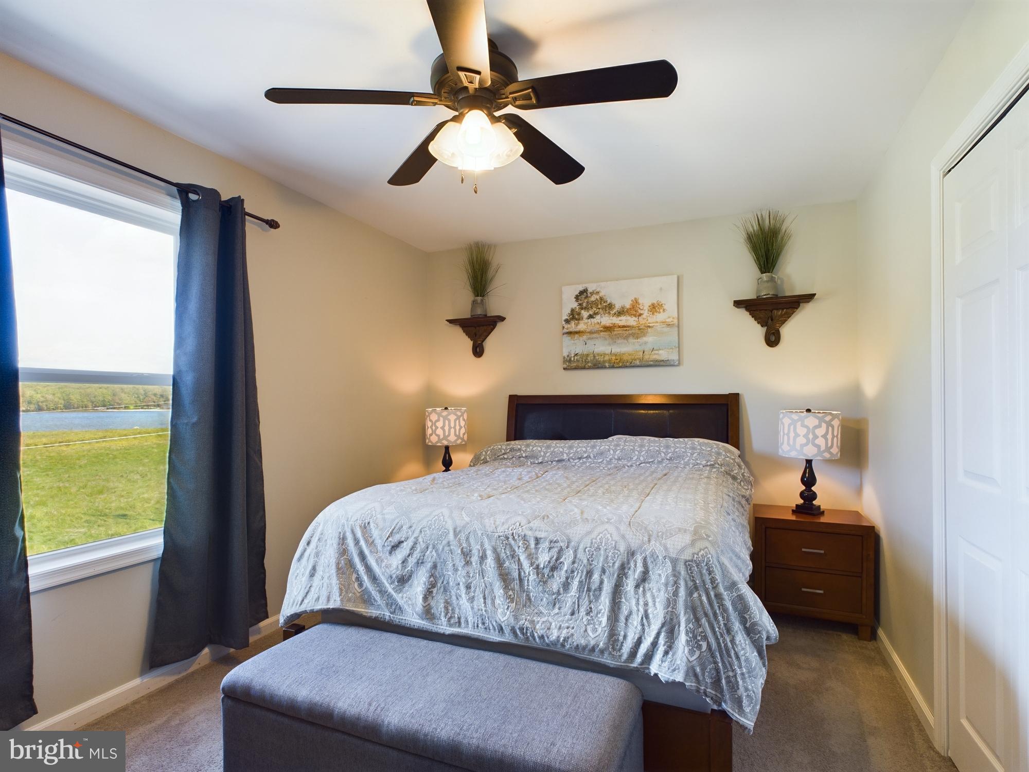 ARROWHEAD  LAKES - Residential