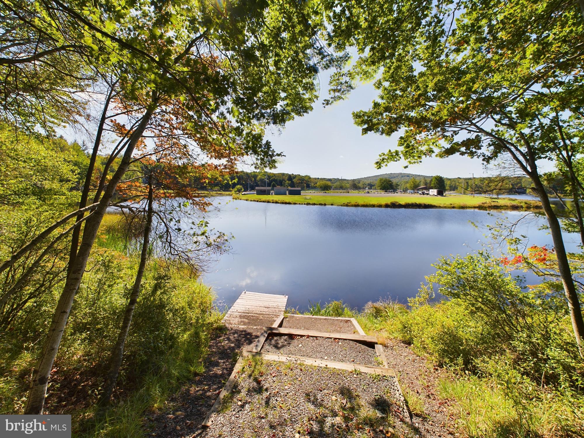 ARROWHEAD  LAKES - Residential