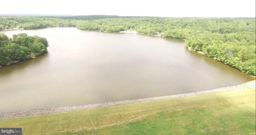 ARROWHEAD  LAKES - Residential