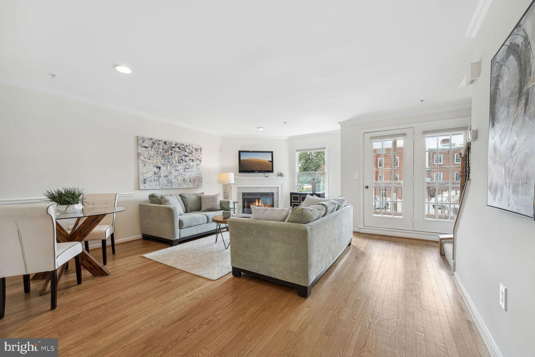 TOWNES OF BALLSTON - Residential