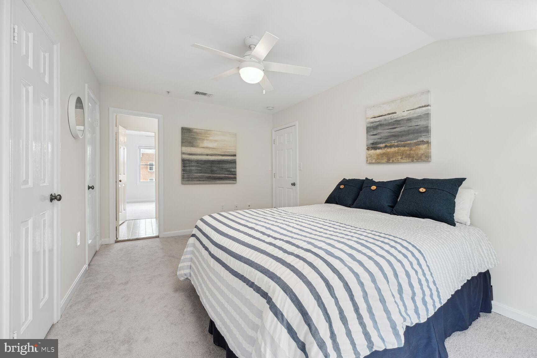 TOWNES OF BALLSTON - Residential