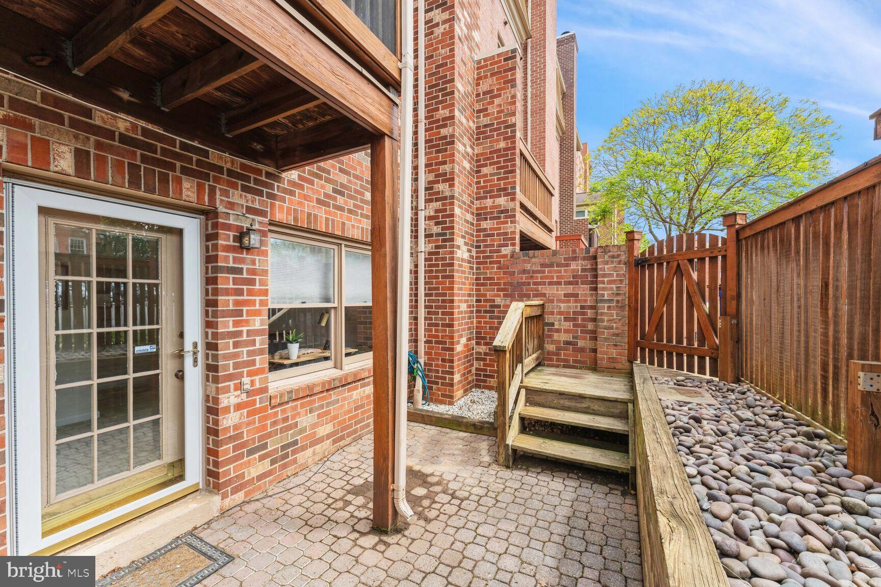 TOWNES OF BALLSTON - Residential