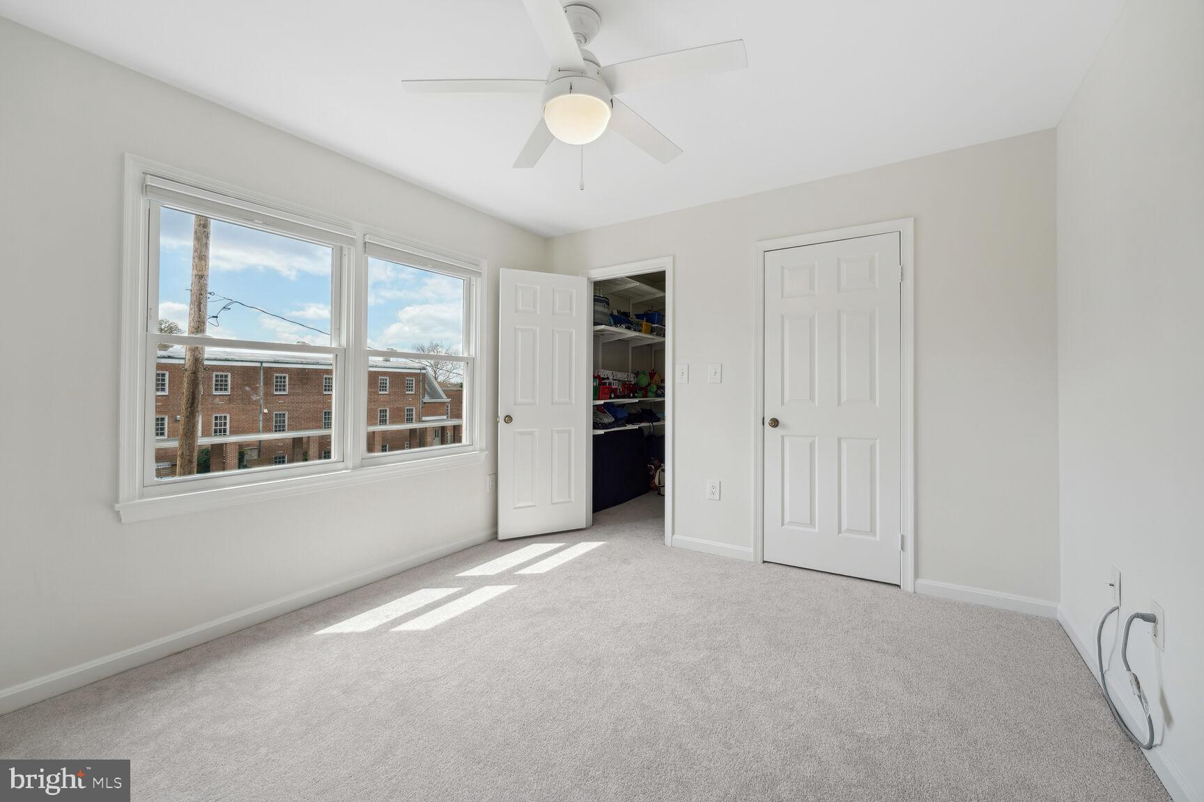 TOWNES OF BALLSTON - Residential