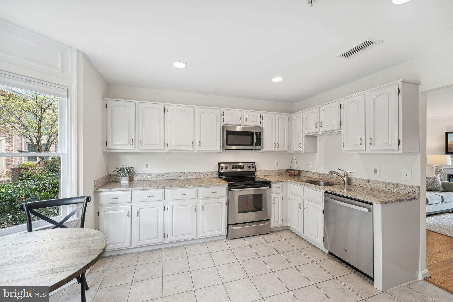 TOWNES OF BALLSTON - Residential