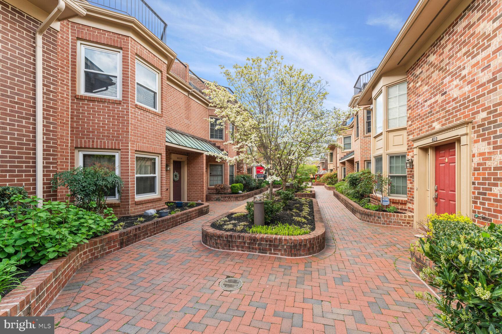 TOWNES OF BALLSTON - Residential