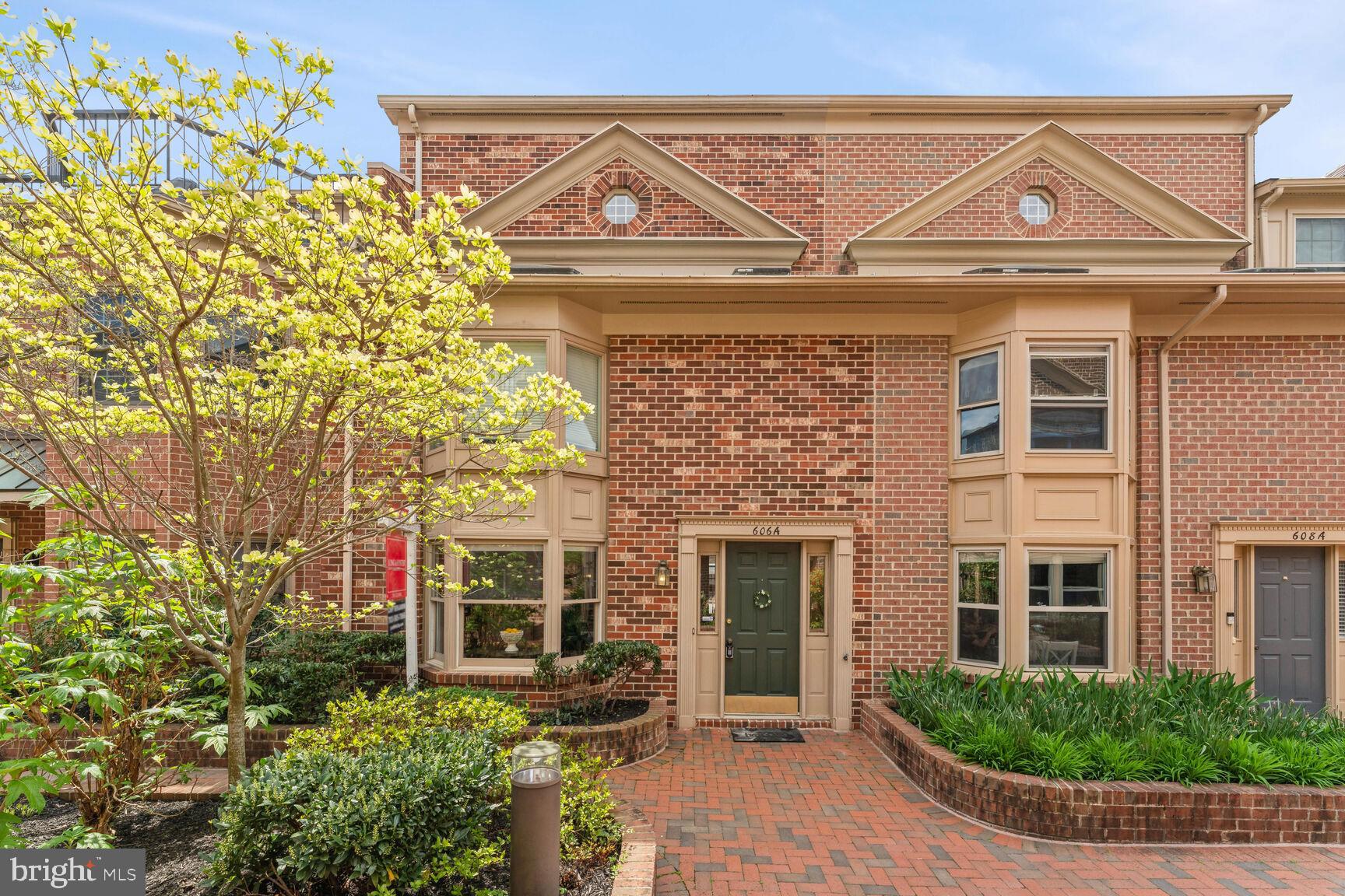 TOWNES OF BALLSTON - Residential