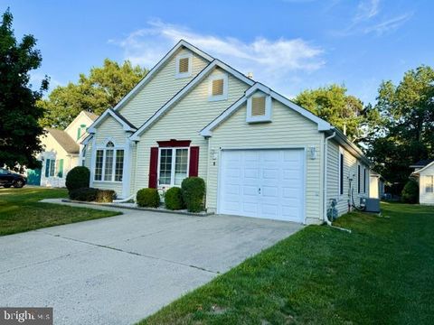 Homes For Sale - 5 Stewart Court<br/> JACKSON, NJ 08527