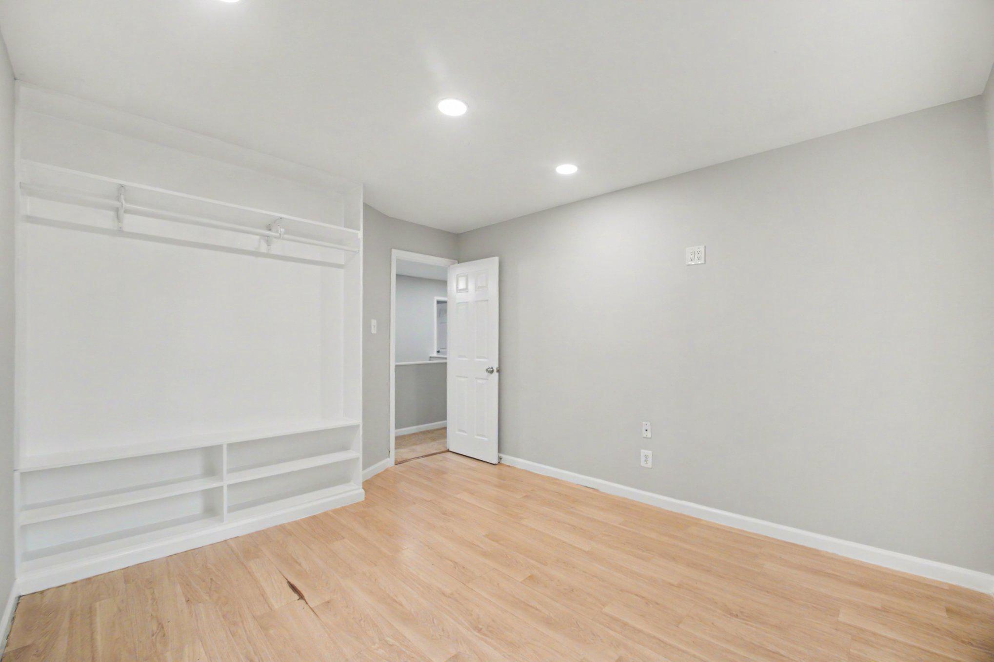 DULLES PARK TOWNHOUSES - Residential