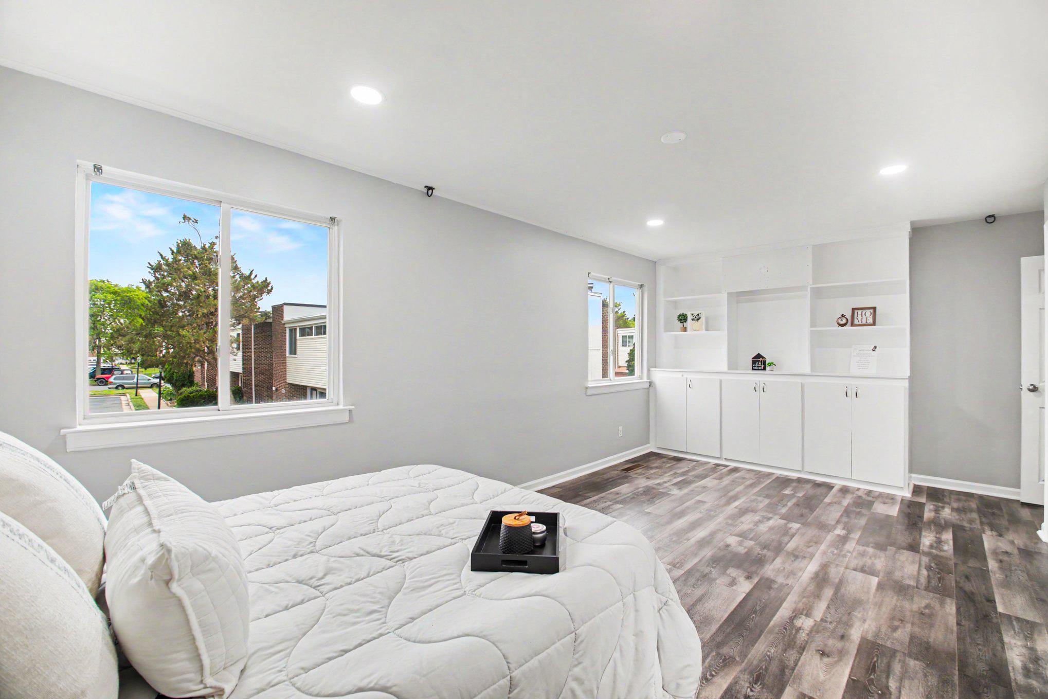 DULLES PARK TOWNHOUSES - Residential