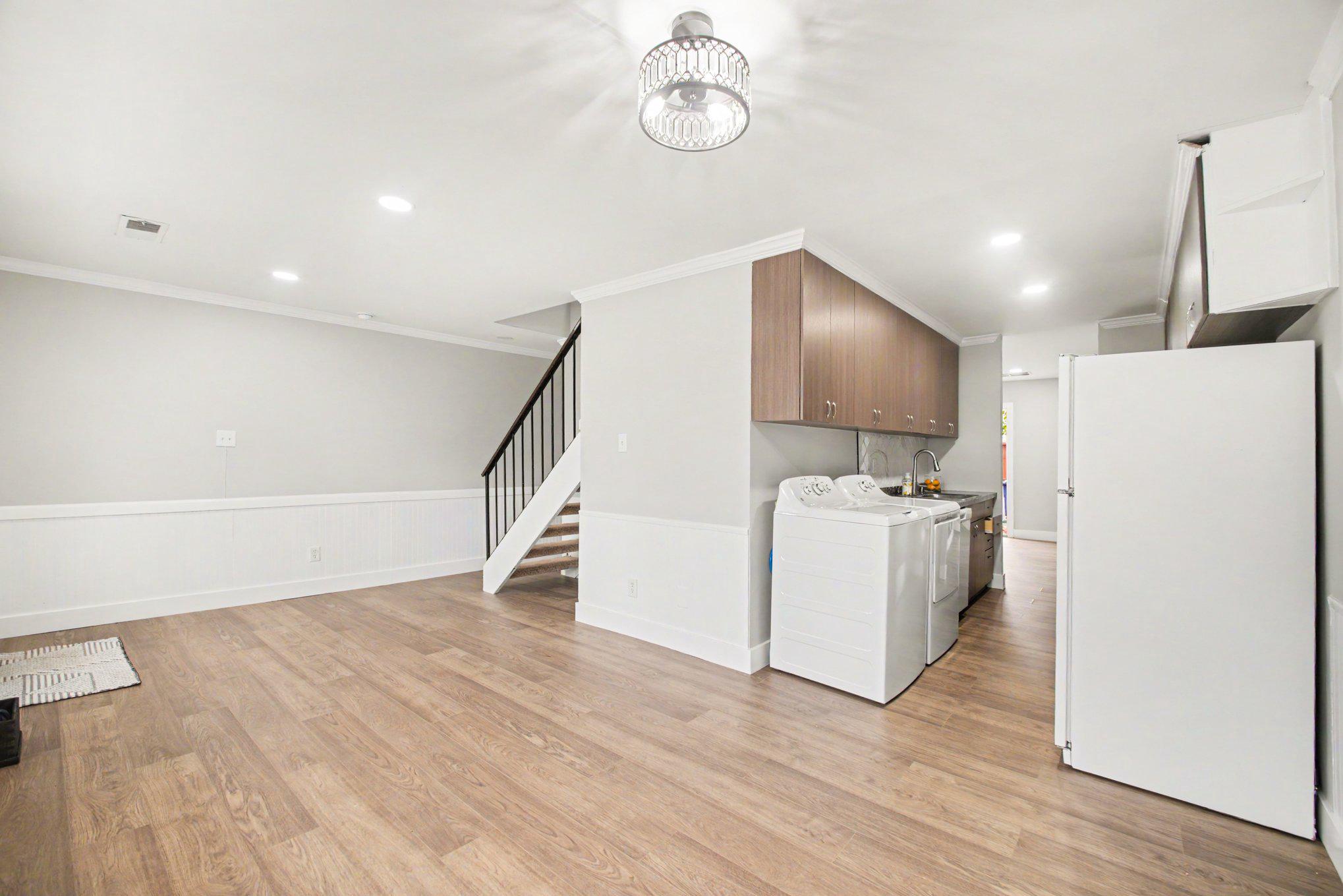 DULLES PARK TOWNHOUSES - Residential