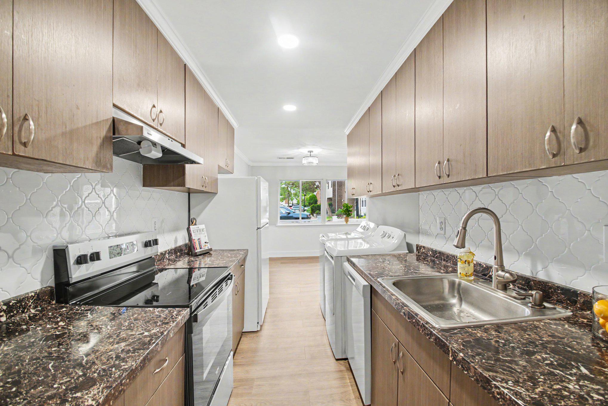 DULLES PARK TOWNHOUSES - Residential