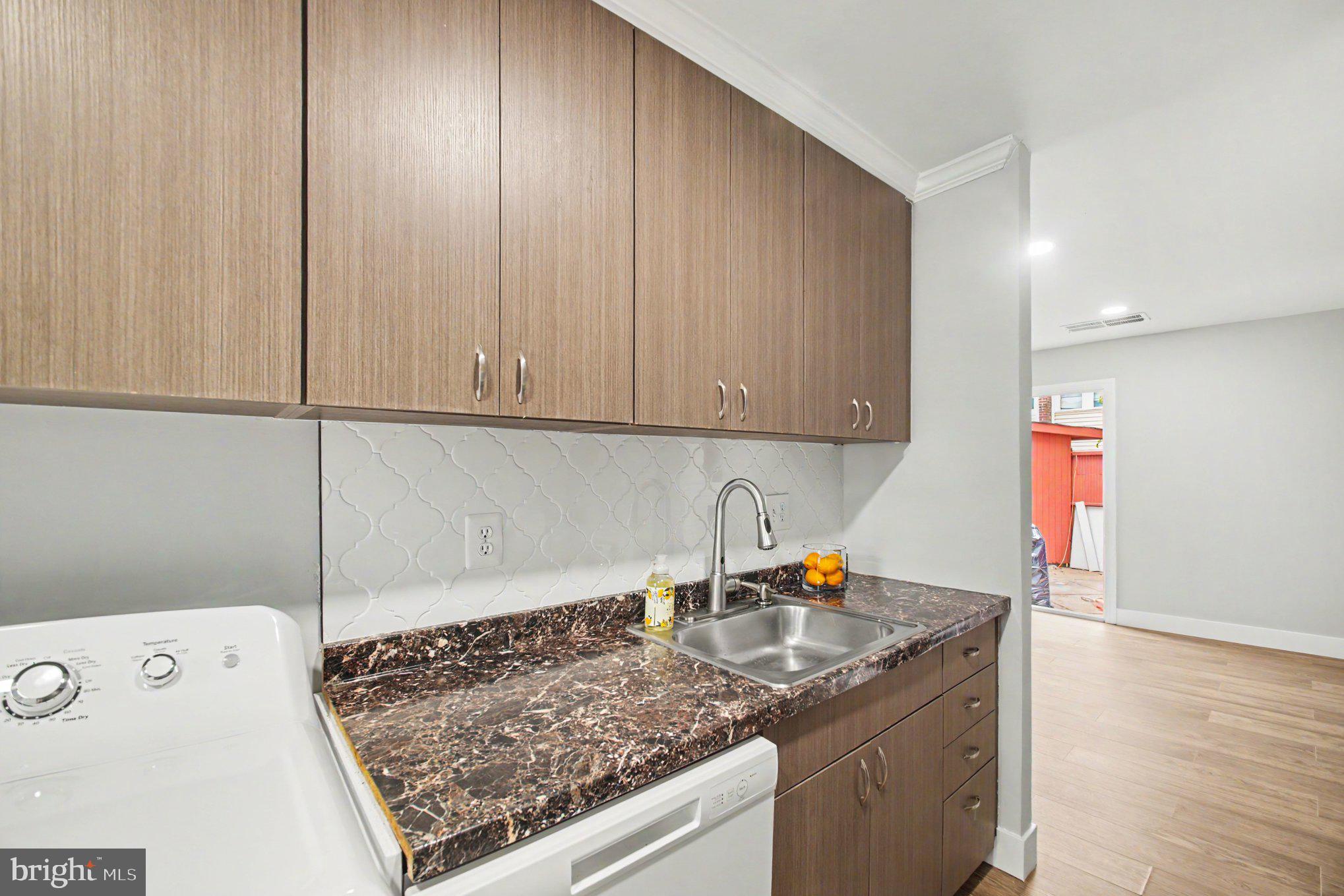 DULLES PARK TOWNHOUSES - Residential