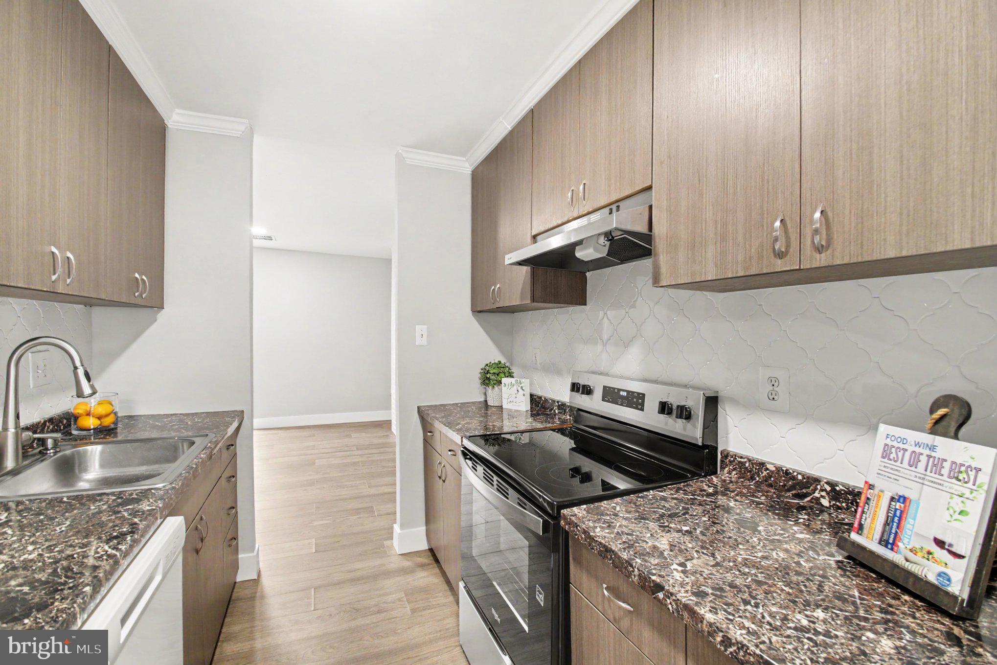 DULLES PARK TOWNHOUSES - Residential