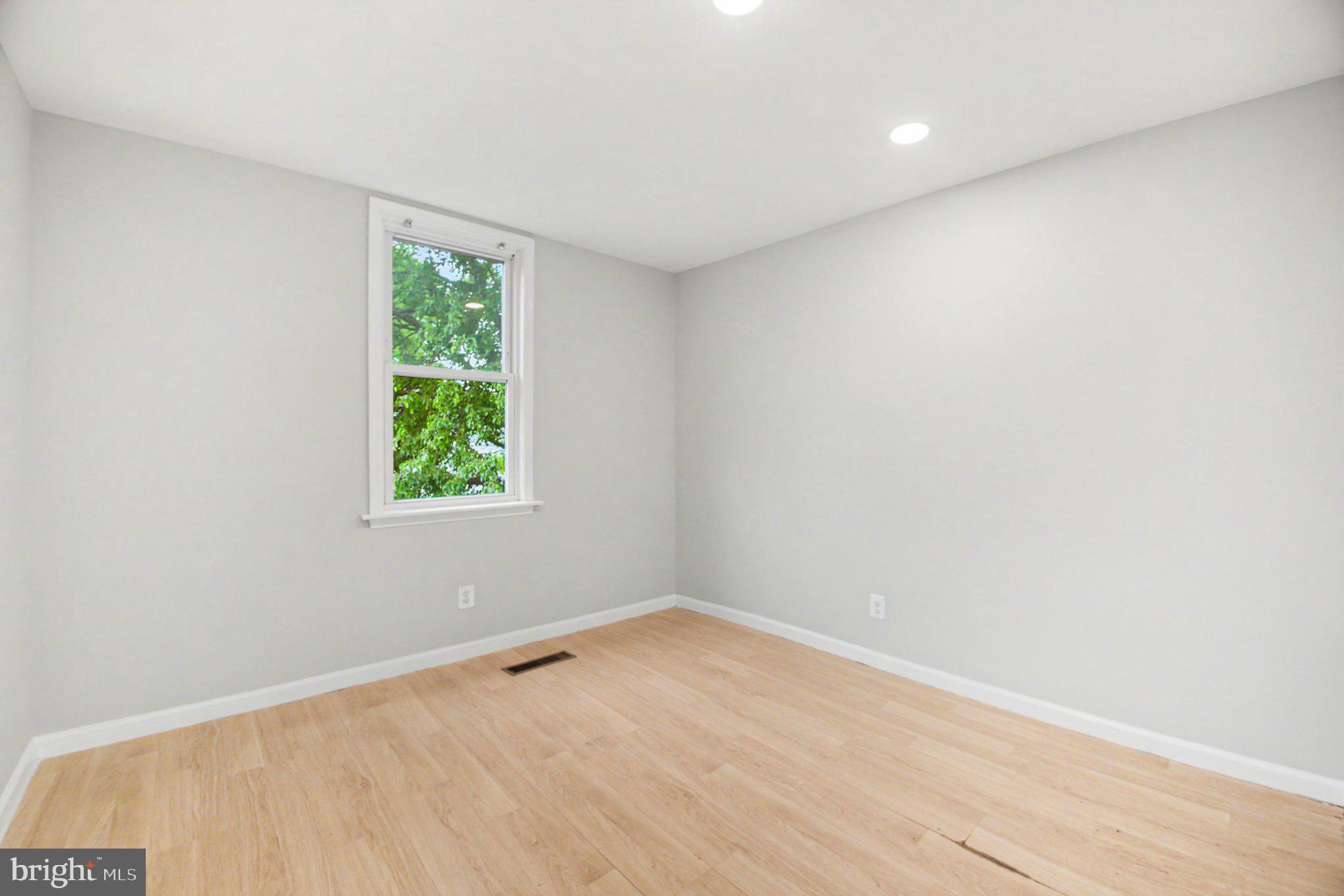DULLES PARK TOWNHOUSES - Residential