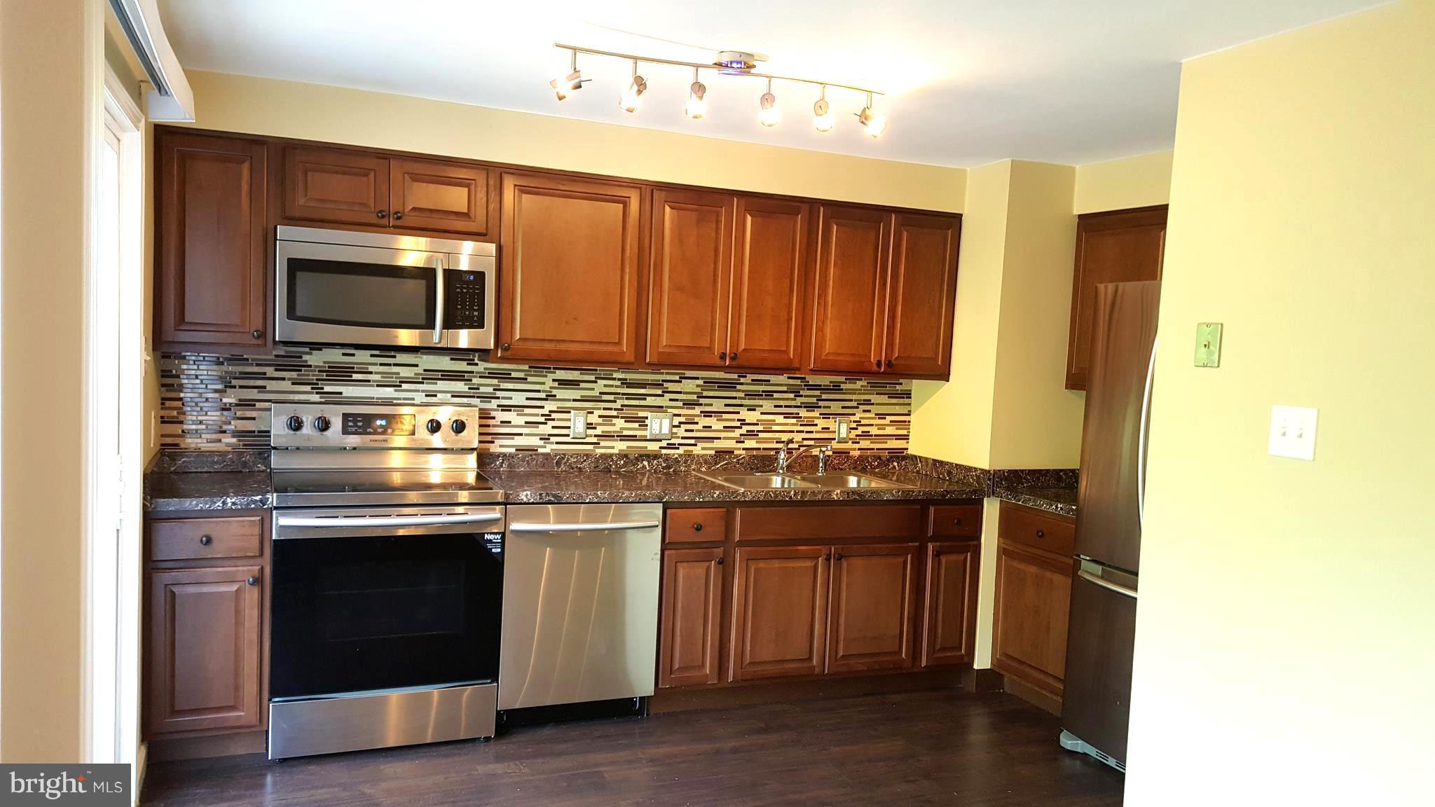 Nice looking 3 bedroom townhouse with country kitchen and deck. The followings are resent: remodeled kitchen, hardwood flooring , stainless steel appliances, 2.5 bathrooms , paint , doors, windows. Finished basement with separate full bathroom , Fenced backyard. Move-in ready. Close to shopping, restaurants and major roads.