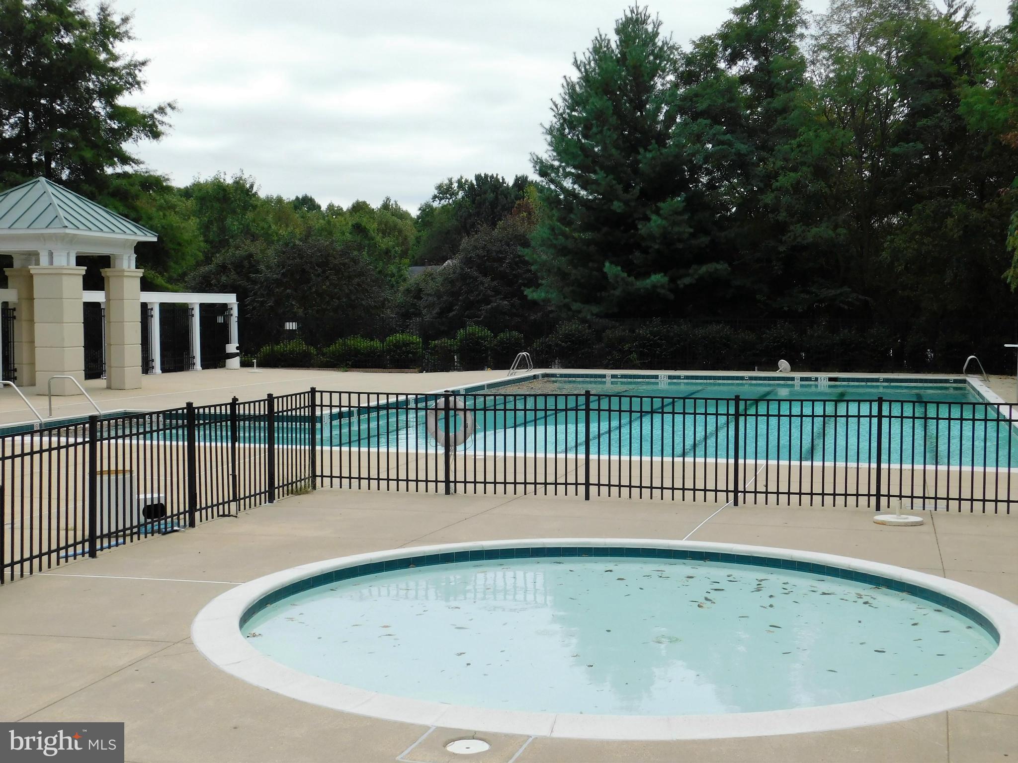 WOODVIEW VILLAGE WEST - Residential