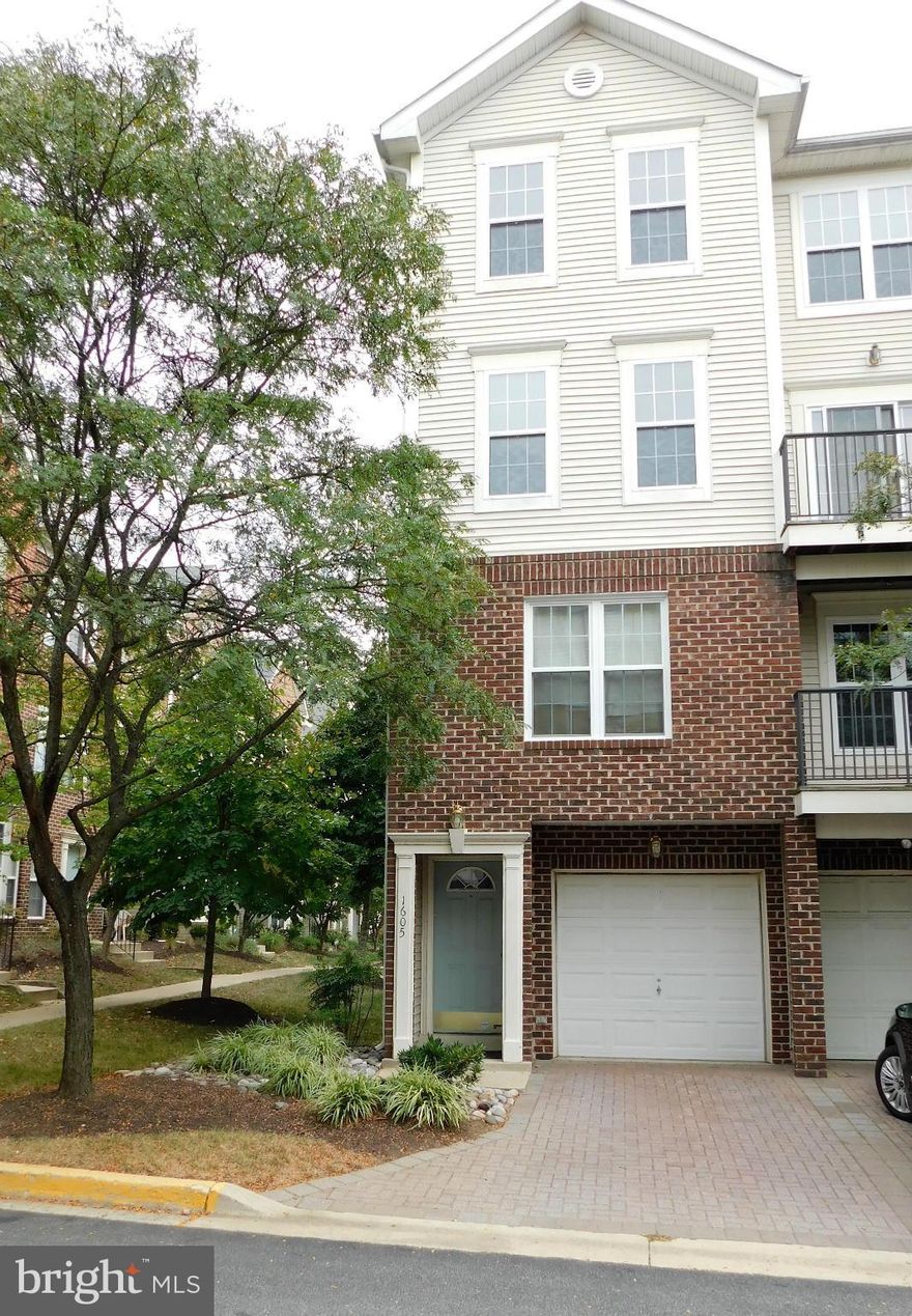 End unit with all the GLAM: multi-levels, vaulted ceilings, open concept, formal DR, family room w/columns and gas fireplace. Two balconies: off kitchen and LR. Soaking tub for HER, newer HVAC for Him, Pool & Clubhouse for the Kids. Great walking/jogging/bicycling community! Close to major routes and shopping. 1 bank; call LA for details. Short Sale disclosures required.