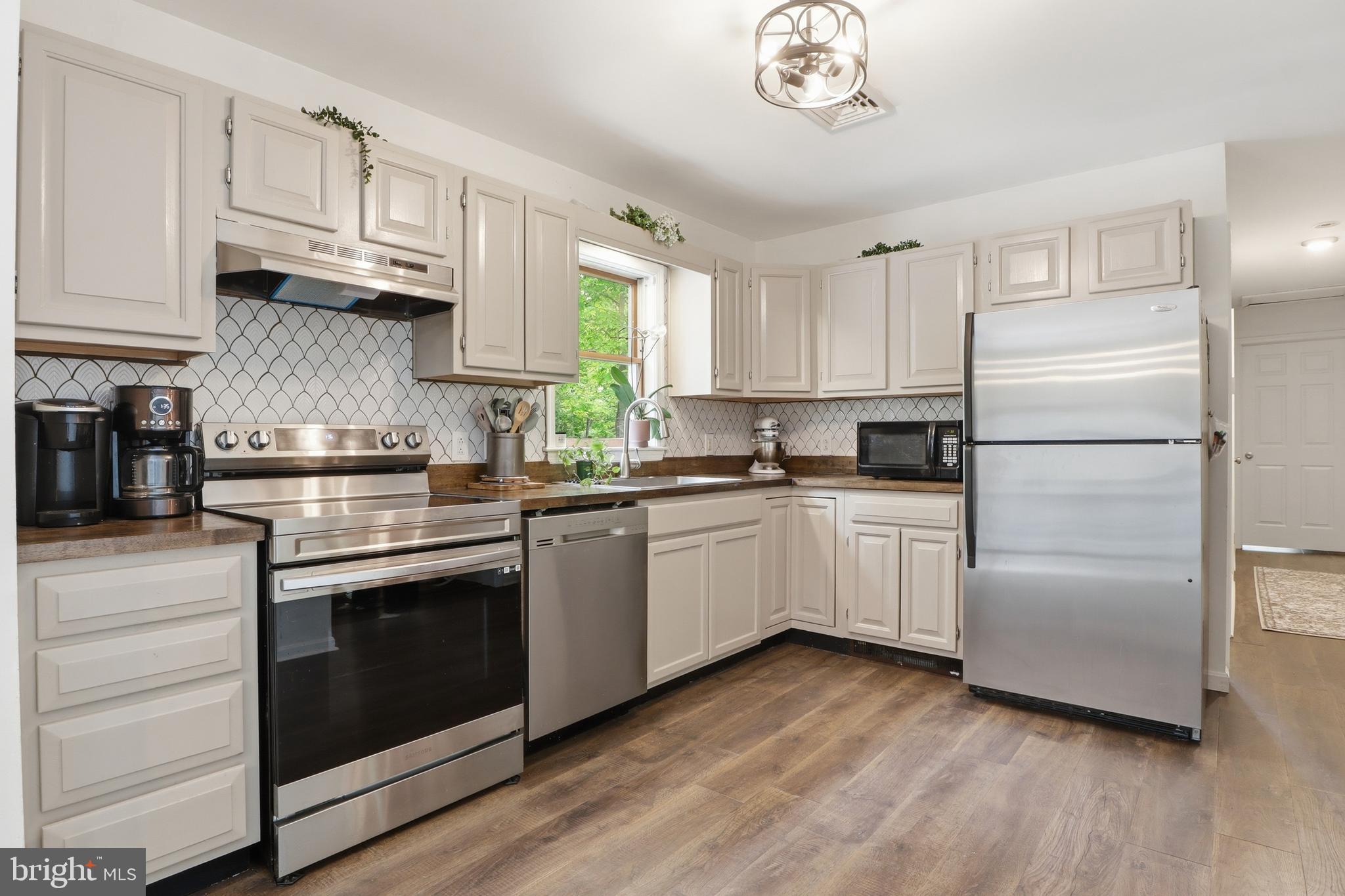LAKE HERITAGE - Residential