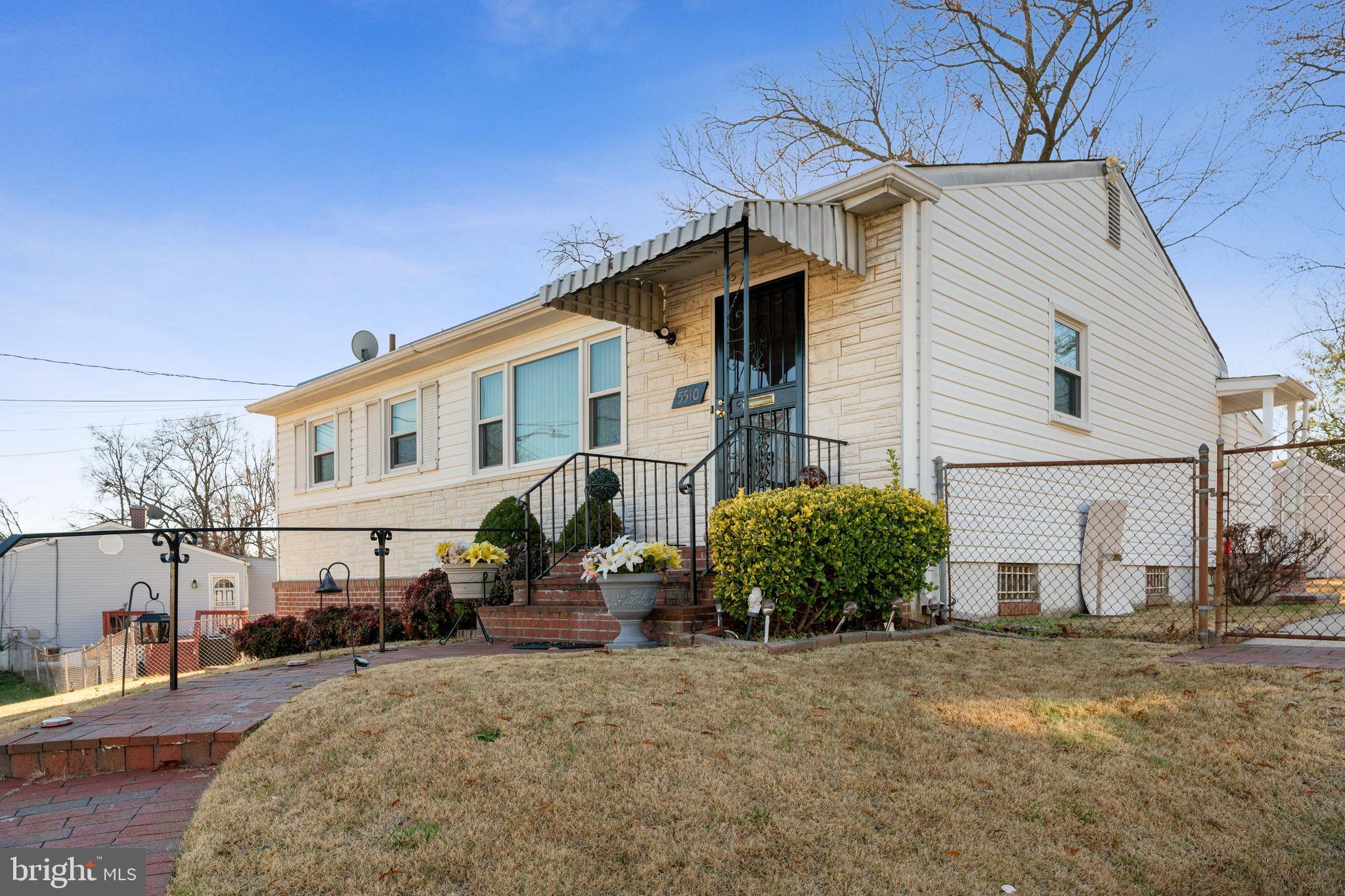 WHITFIELD KNOLLS - Residential