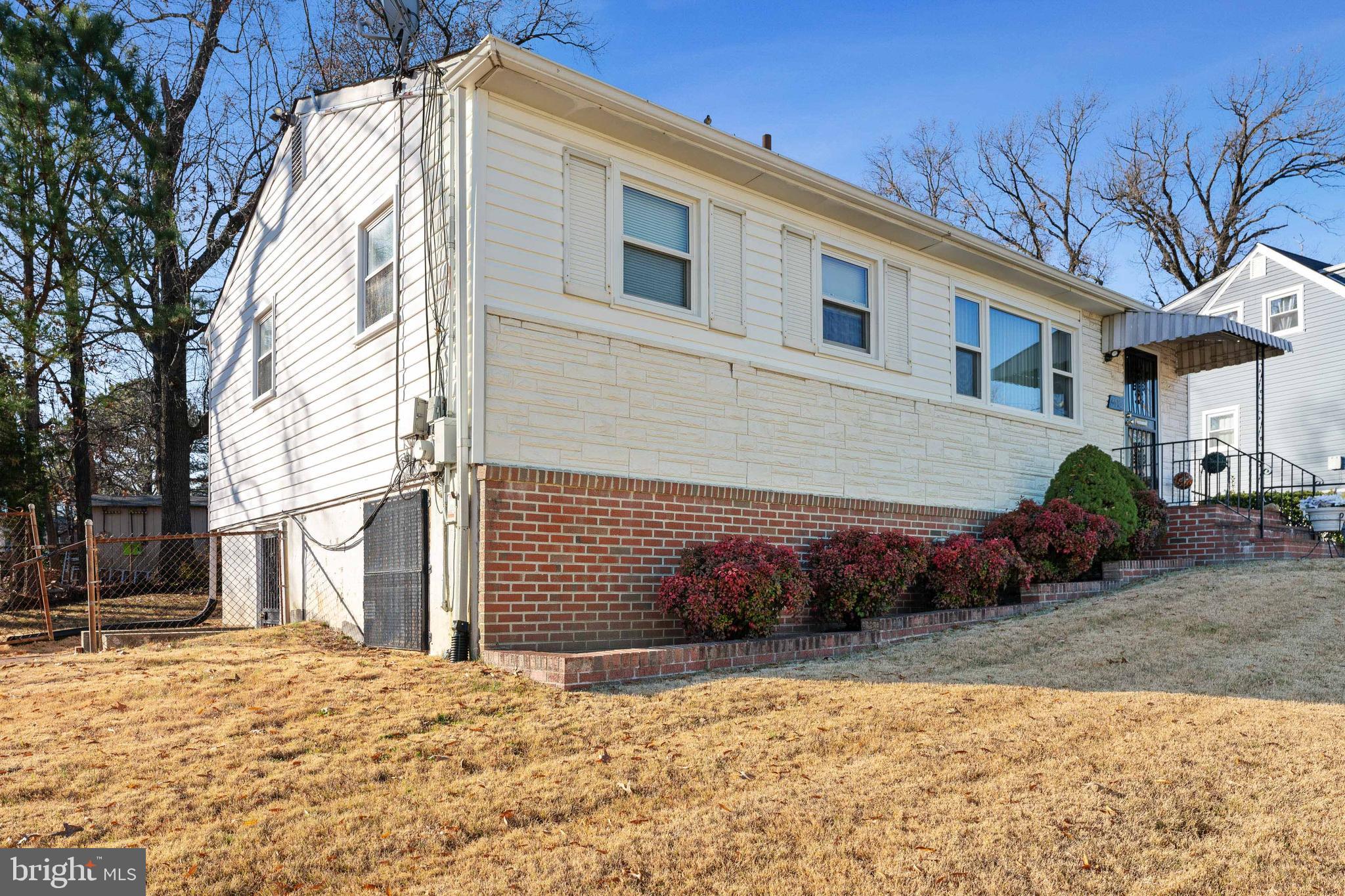 WHITFIELD KNOLLS - Residential