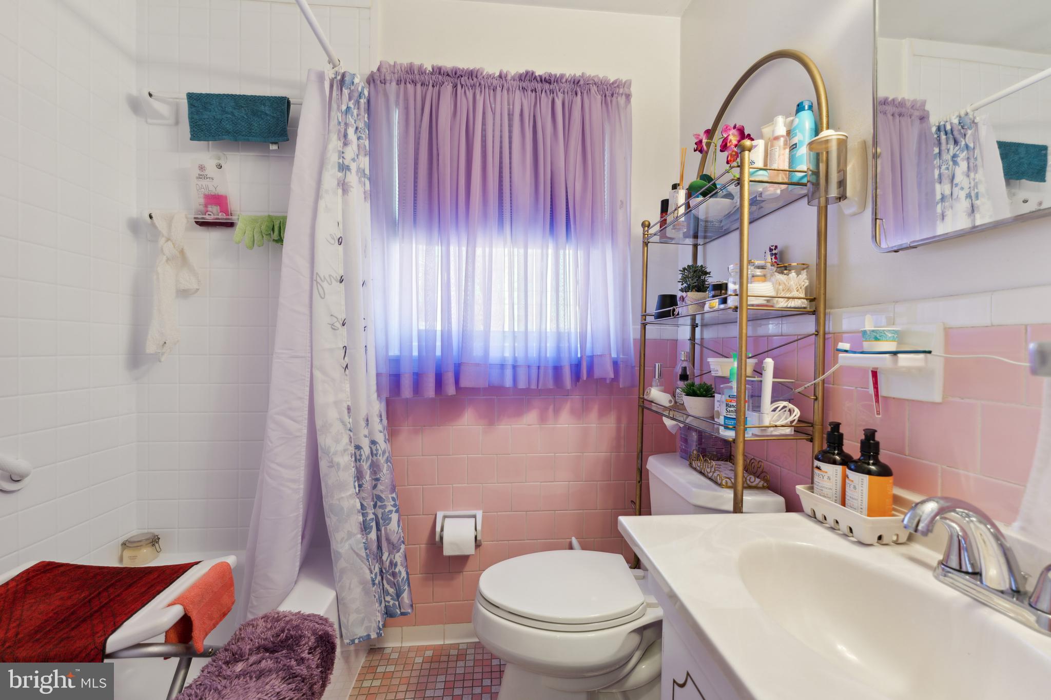 WHITFIELD KNOLLS - Residential