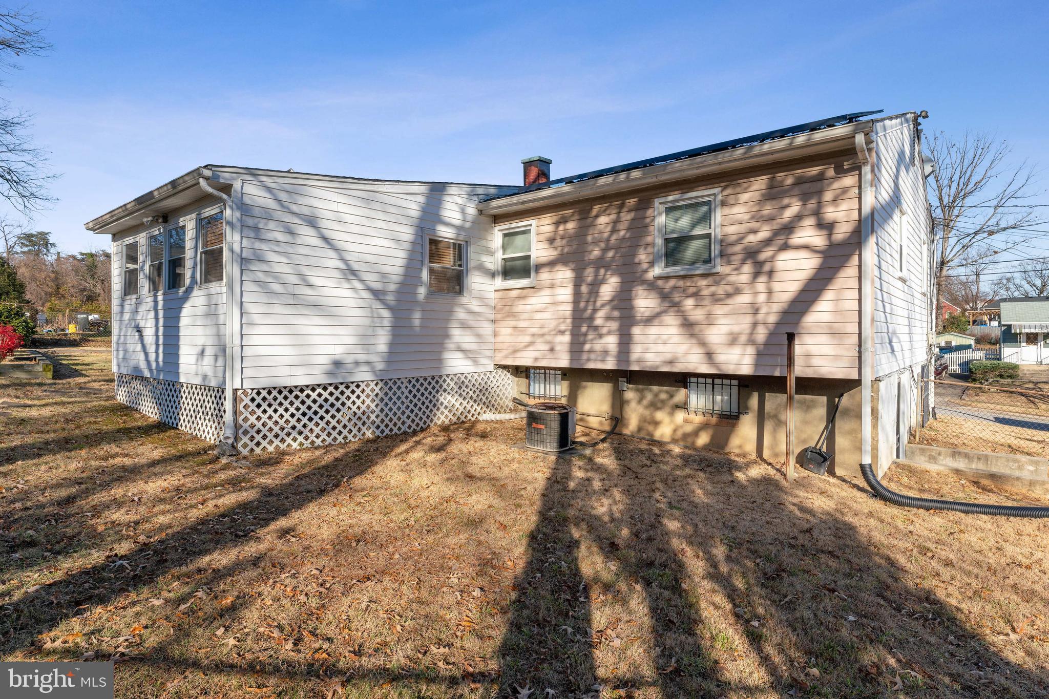 WHITFIELD KNOLLS - Residential