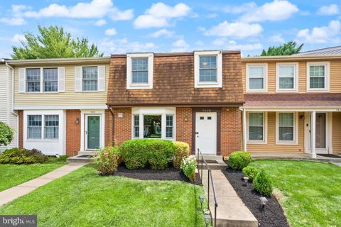 Townhouse For Sale - 7608 Quincewood Court<br/> Montgomery County, ROCKVILLE, MD 20855