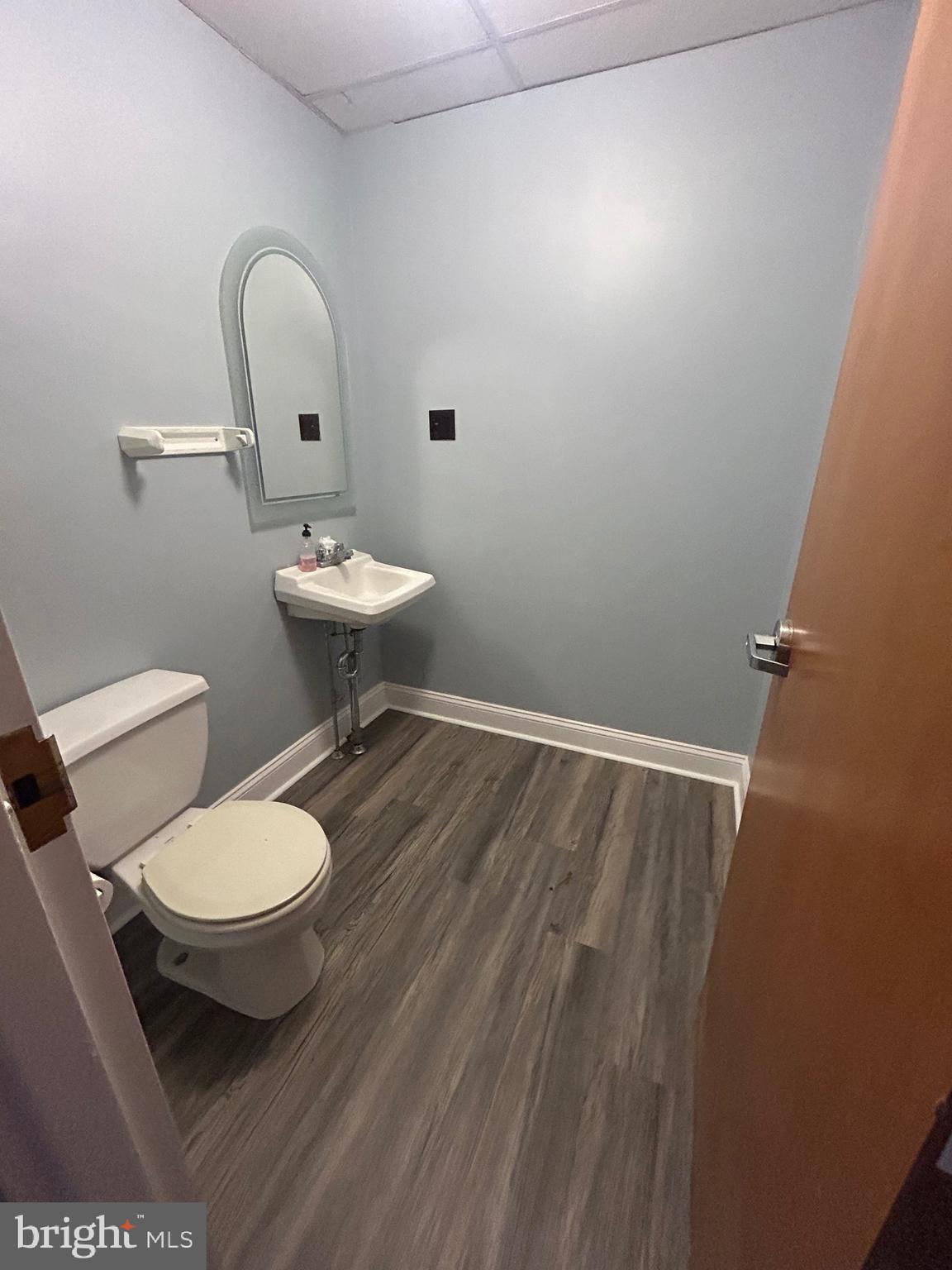 GLENSIDE - Commercial Lease